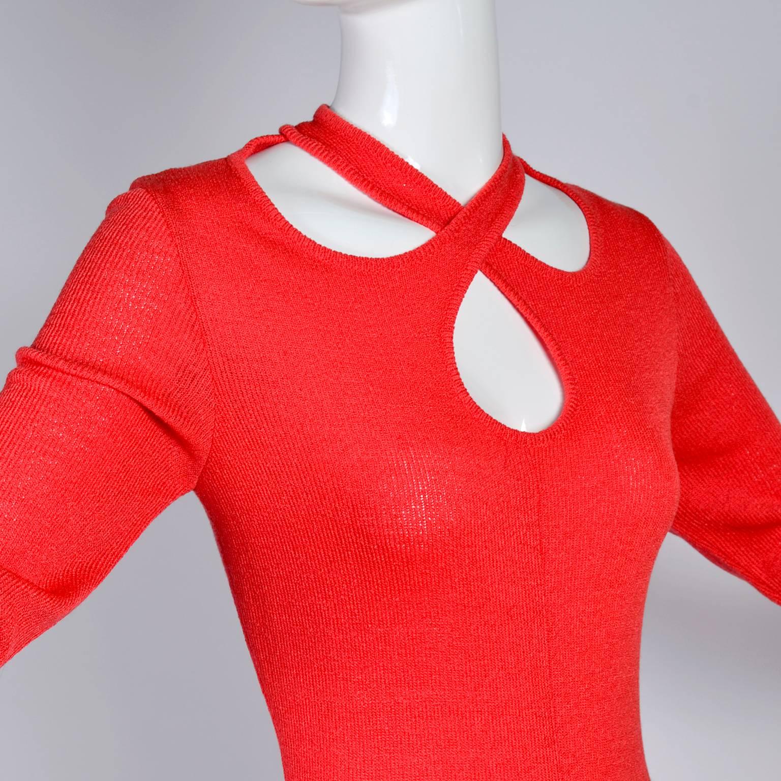 1970s Orange Red Knit Dress With Keyhole Openings Made in Italy In Excellent Condition In Portland, OR