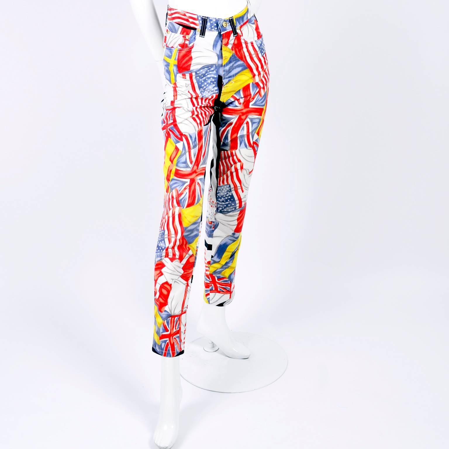 Rare Vintage Gianni Versace Jeans Couture Pants W Novelty Flag Print Size 26 XS In Excellent Condition In Portland, OR