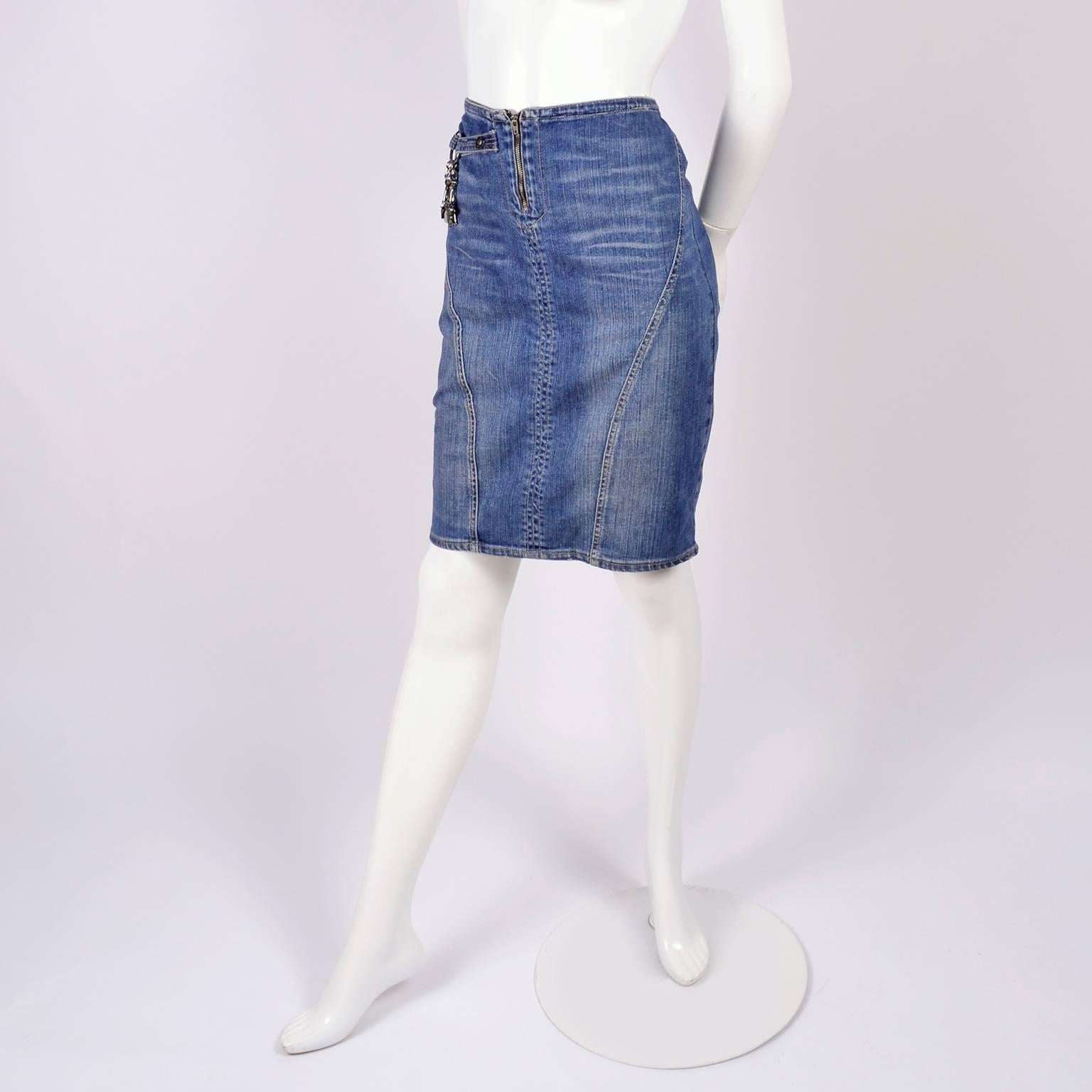 Versace Jeans Couture Denim Blue Skirt W Dangling Metal Charms In Excellent Condition In Portland, OR