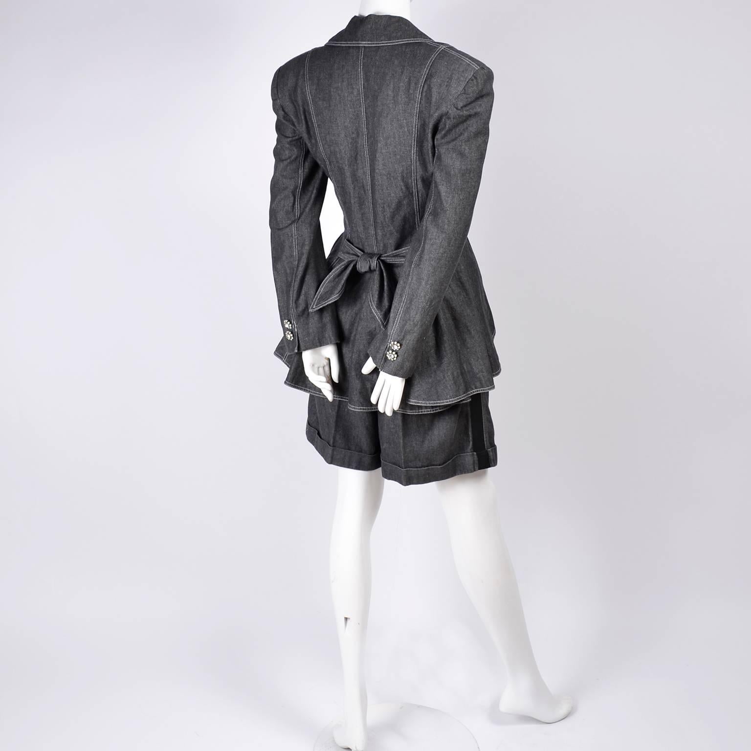 1980er Patrick Kelly Anzug in grauem schwarzem Denim mit Shorts und Schößchenjacke 4/6 3