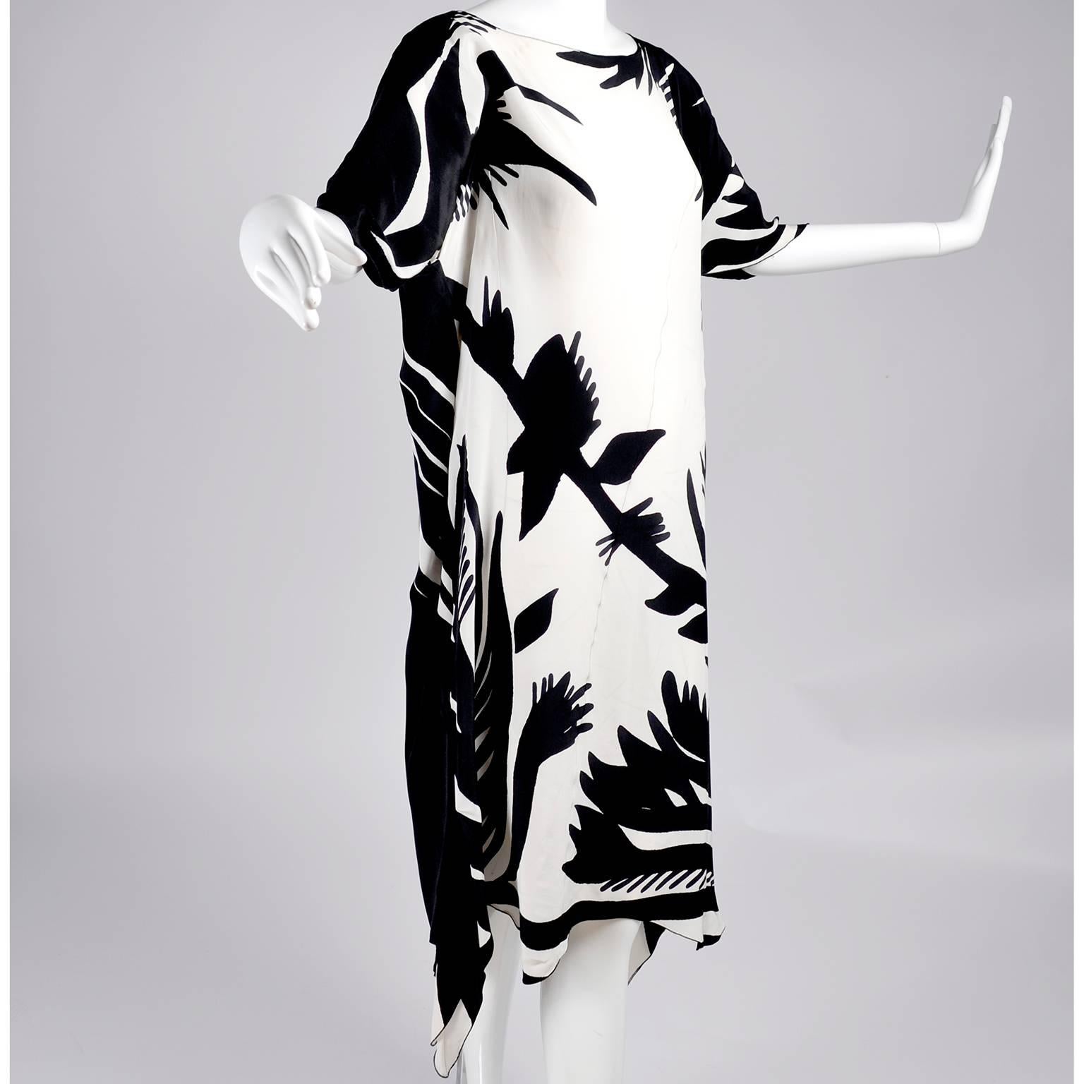 Vintage Caftan Dress in Black and White High Contrast Abstract Print Damen