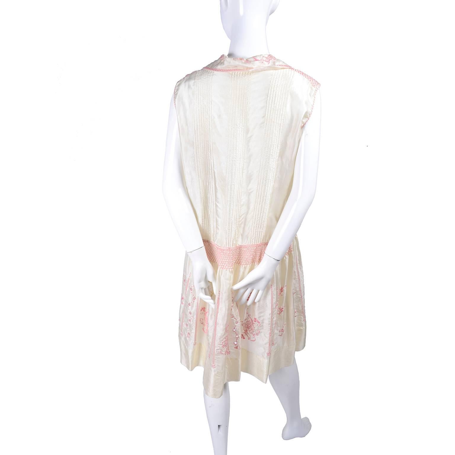 Women's 1920s Vintage Dress in Ivory Silk With Pink Embroidery and Topstitching For Sale