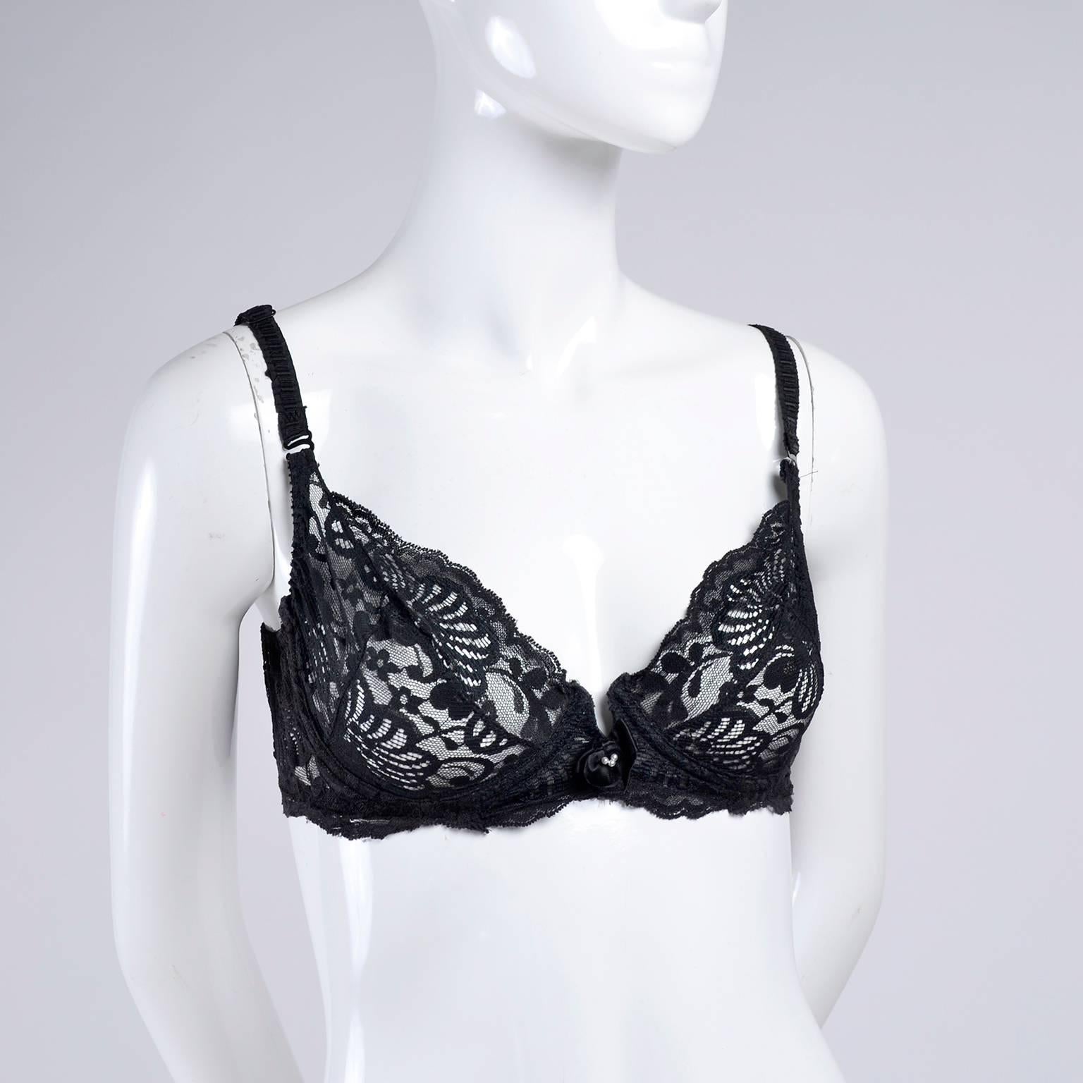 Cher Owned Black Underwire Lace Bra W Photograph of Cher in it  From Collector In Good Condition In Portland, OR