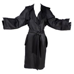 Alber Elbaz Lanvin Mantel Frühjahr Sommer 2006 Laufsteg Trenchcoat aus schwarzer Seide