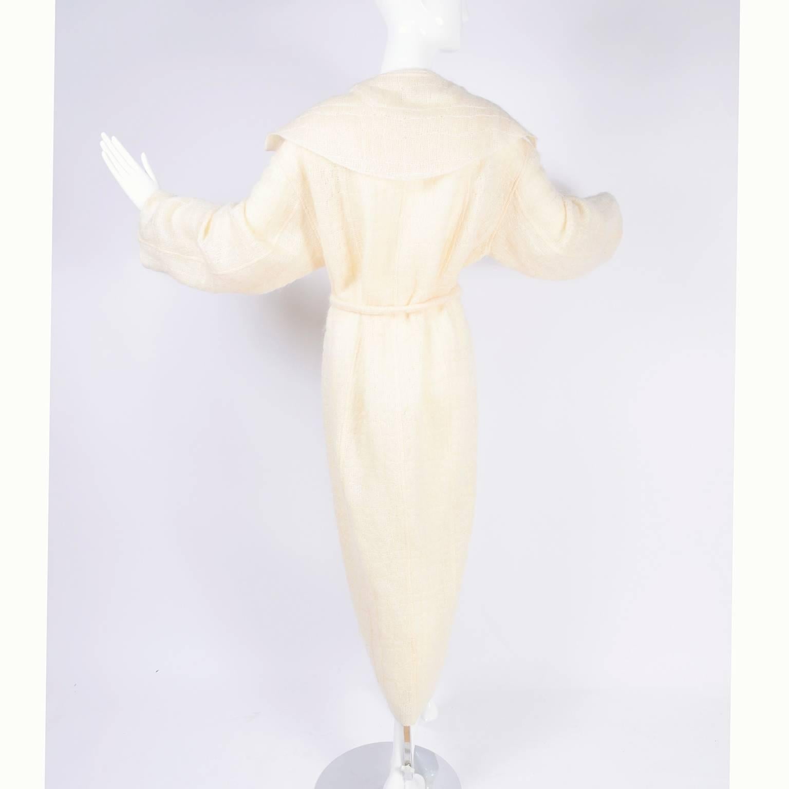 Documented Runway Chanel Coat in Cream Mohair Wool, Autumn / Winter 1998 In Excellent Condition In Portland, OR