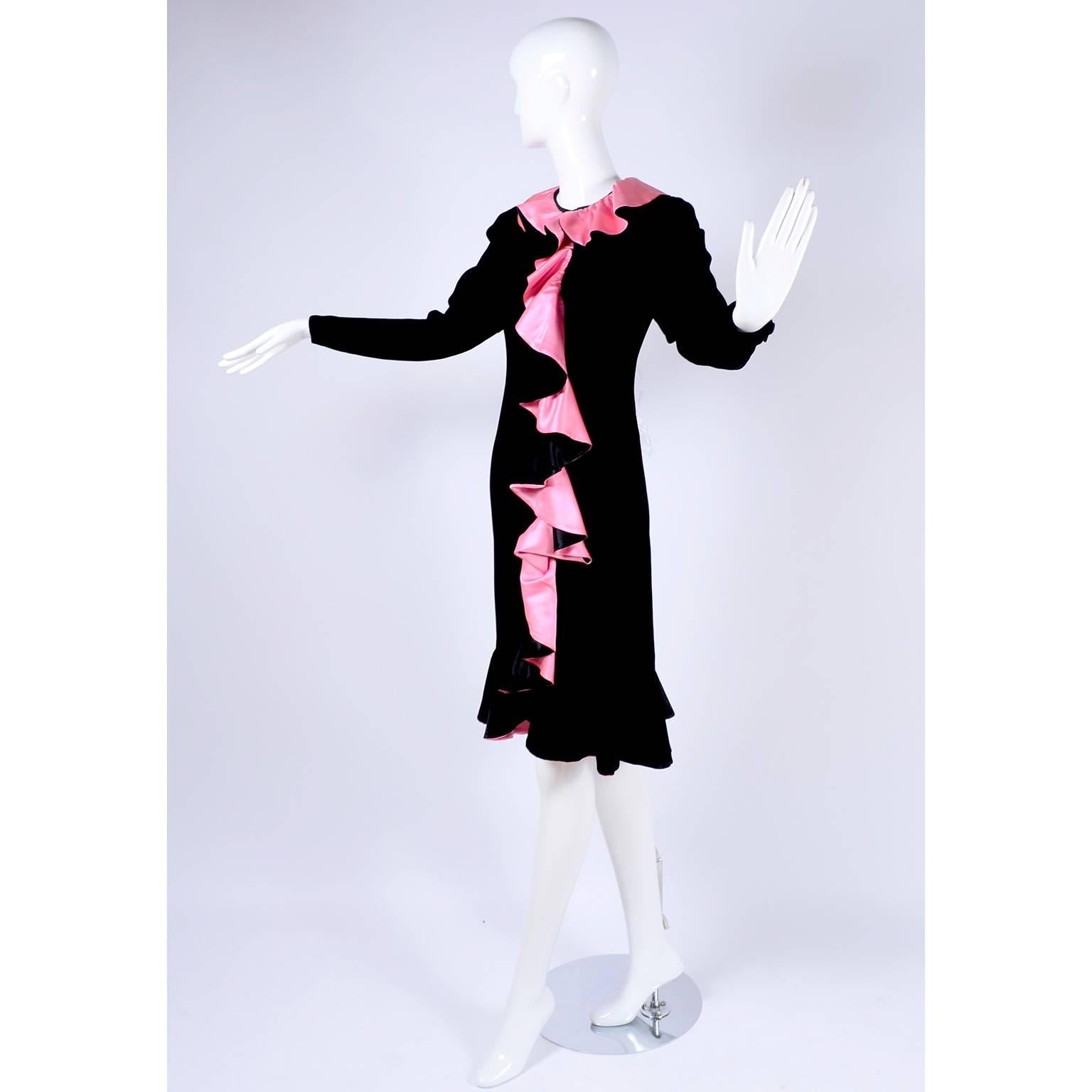 1980s Oscar de la Renta Vintage Dress in Black Velvet with Pink Satin Ruffles For Sale 7