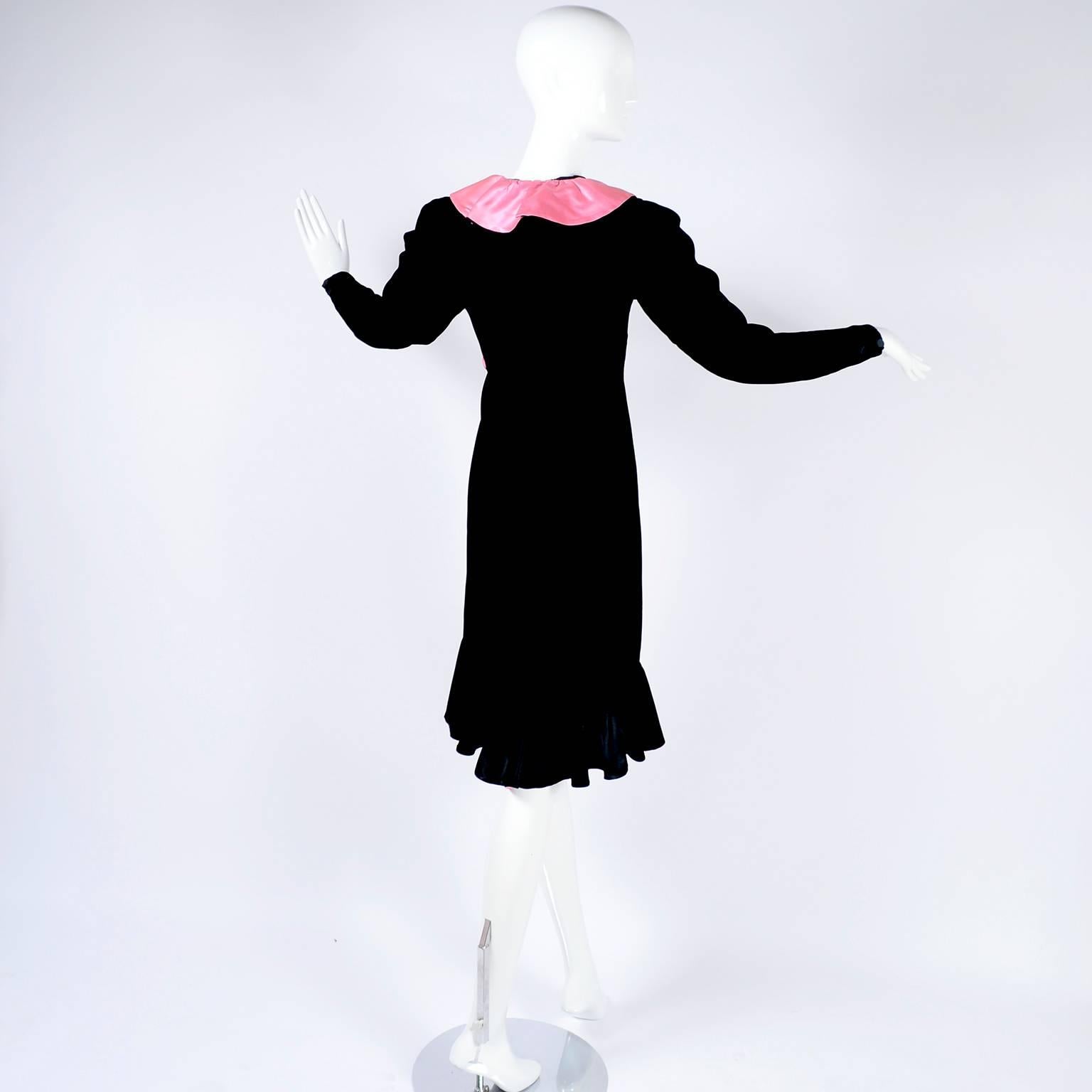 1980s Oscar de la Renta Vintage Dress in Black Velvet with Pink Satin Ruffles For Sale 5
