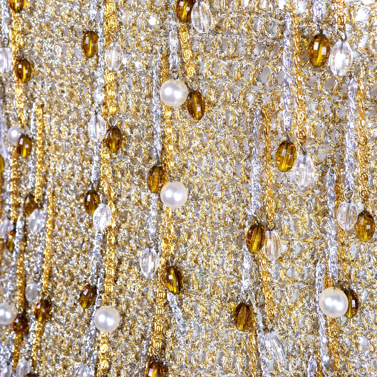 Perlenbesetztes Silber- und Goldmetallic-Häkeloberteil von Loris Azzaro mit Ketten, 1970er Jahre Damen im Angebot