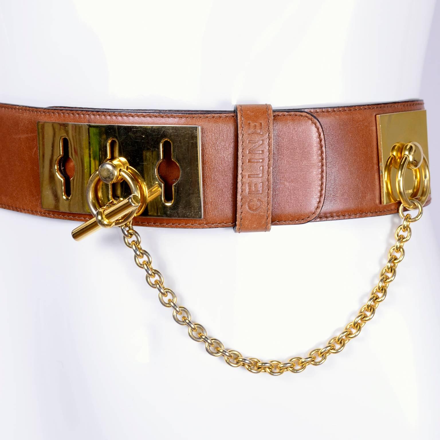 Celine Belt in Caramel Brown Leather With Gold Chain & Metal Peg Toggle Closure In Excellent Condition In Portland, OR