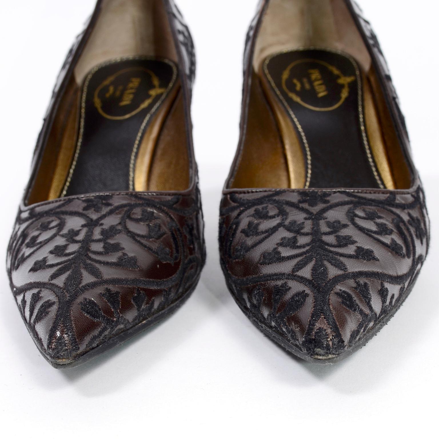 Noir Chaussures Prada à talons brodés en cuir marron foncé, taille 37,5 L 3