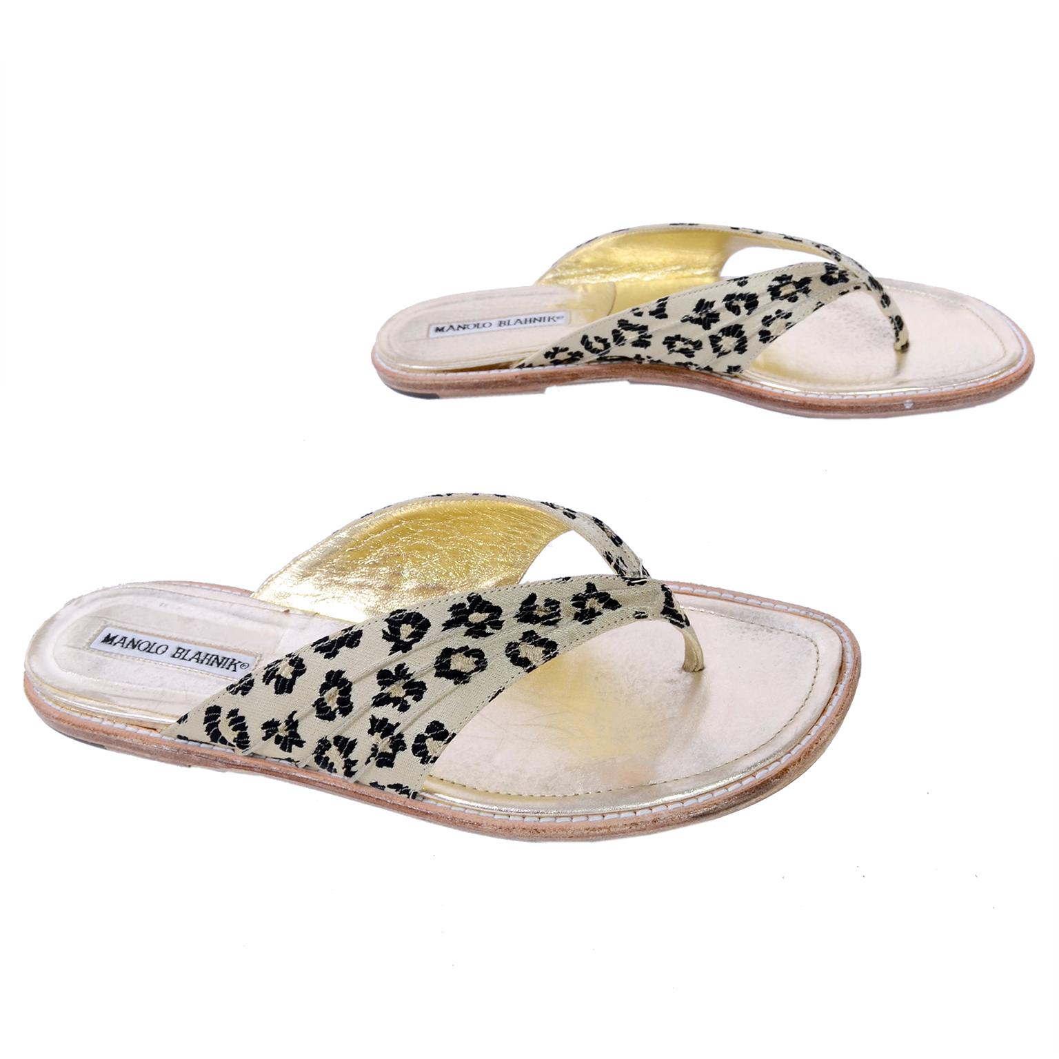 Manolo Blahnik Cheetah Print Gold Thong Sandals Size 38.5 In Excellent Condition In Portland, OR