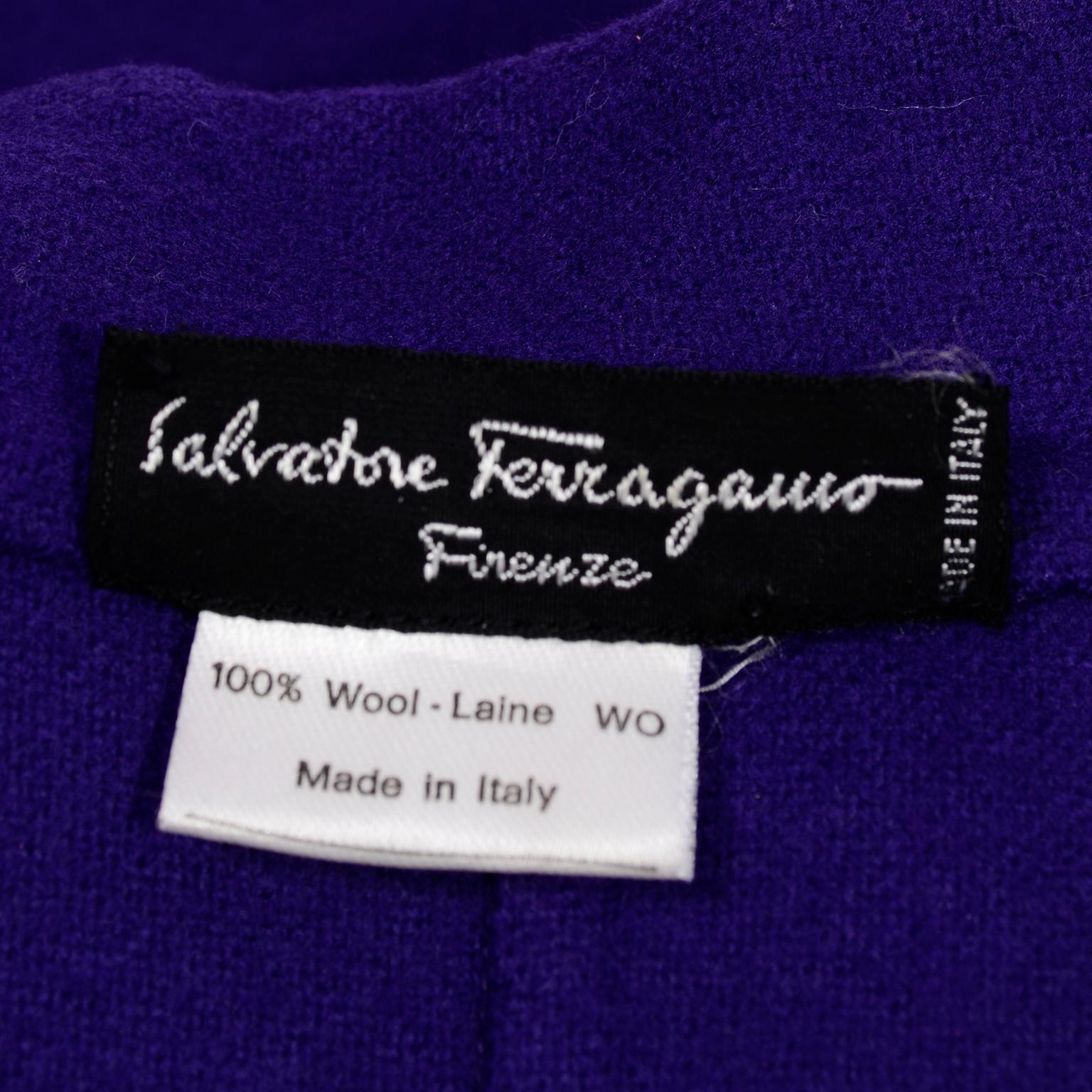 Salvatore Ferragamo Vintage-Mantel aus tief lila Wolle  im Angebot 3