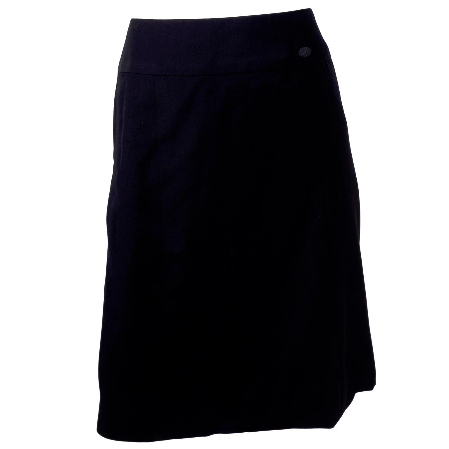 Women's Chanel Spring Summer 2001 Black Wool Skirt With CC Logo Monogram Size 42 For Sale