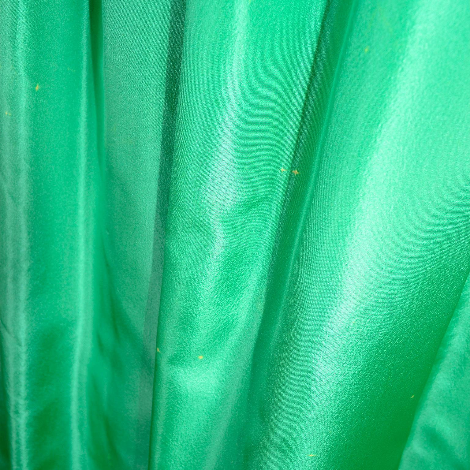 Trägerloses Abendkleid aus grünem Taft und lila Seide von Nina Ricci mit rosa Schleife Damen