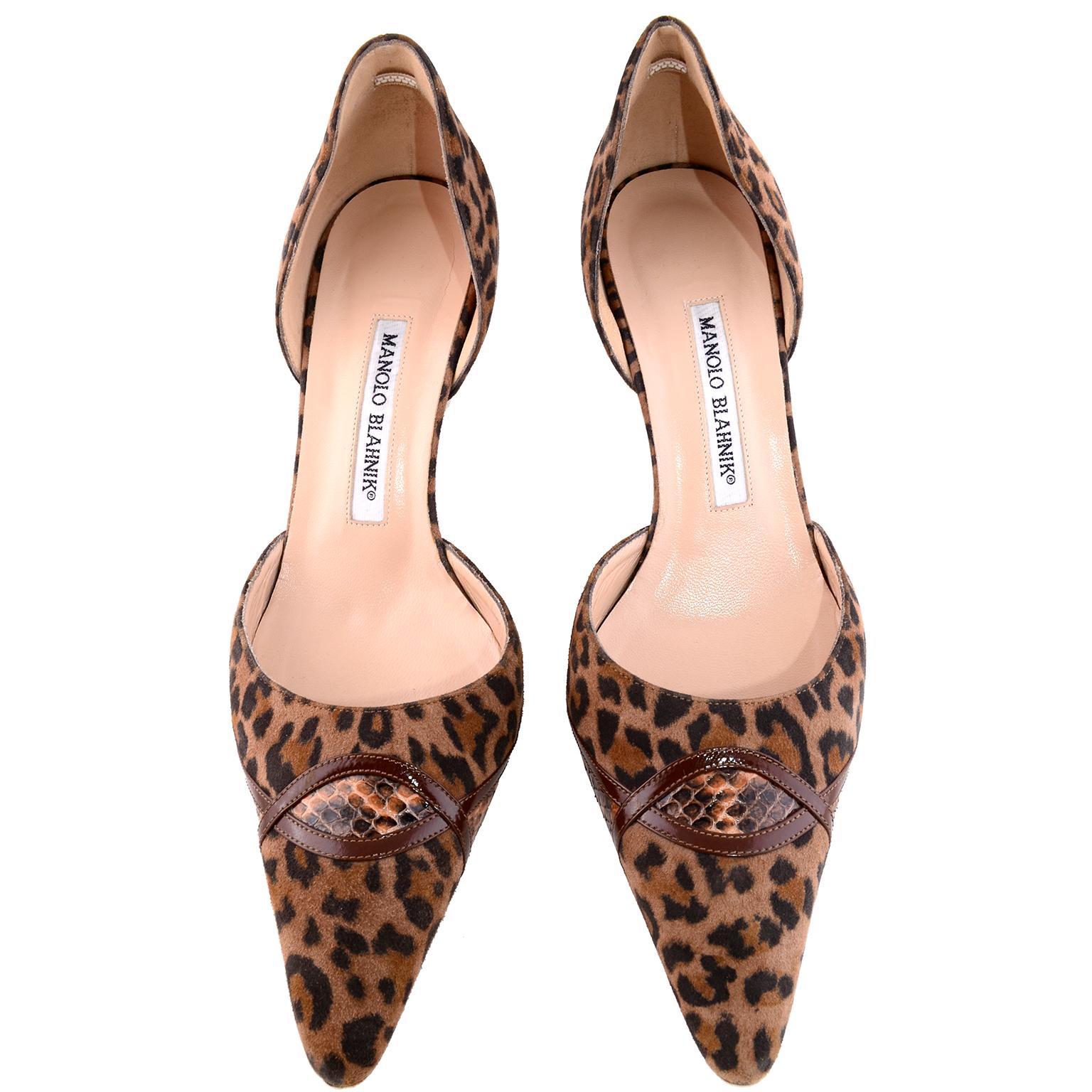 Chaussures à talons Manolo Blahnik en fourrure de poney léopard avec bordure en peau de serpent 38,5 en vente 2