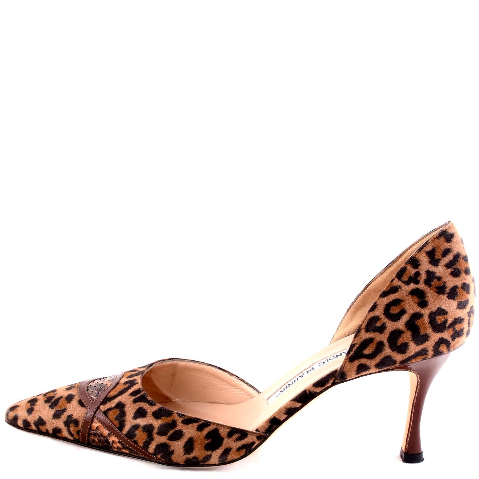 Chaussures à talons Manolo Blahnik en fourrure de poney léopard avec bordure en peau de serpent 38,5 Excellent état - En vente à Portland, OR
