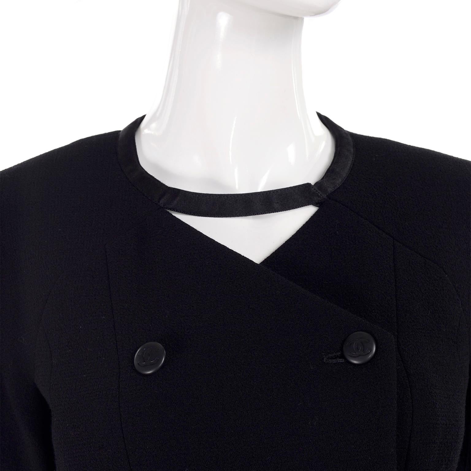 Women's Chanel Jacket and Skirt Suit in Black Wool With Silk Lining Cruise Resort 1996 For Sale