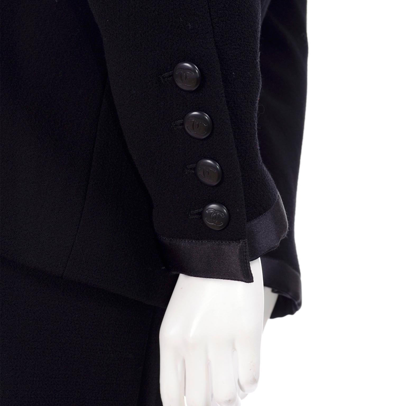 Chanel Jacket and Skirt Suit in Black Wool With Silk Lining Cruise Resort 1996 For Sale 1