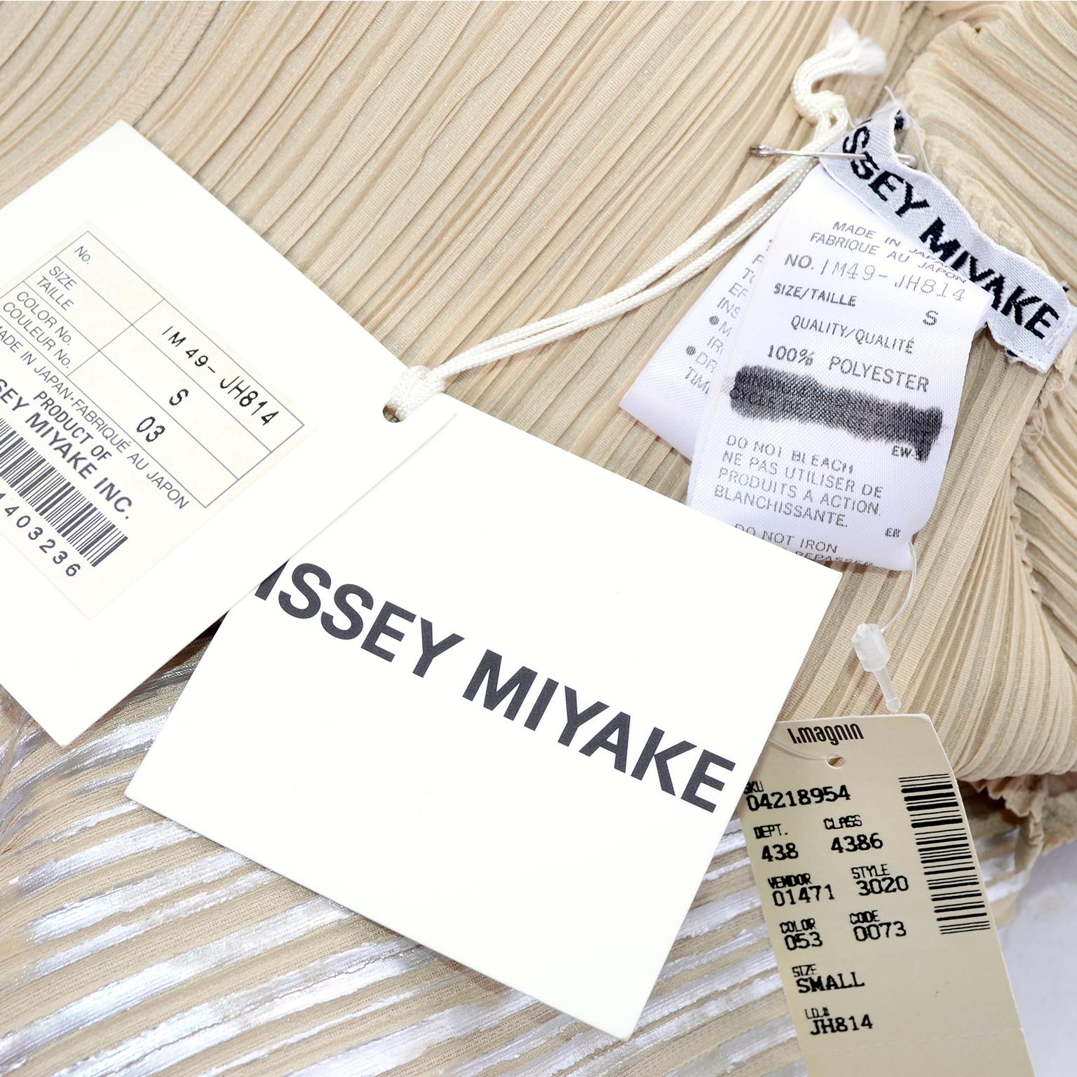 Issey Miyake A/H 1994 - Robe asymétrique plissée crème et argentée métallisée avec étiquette 10
