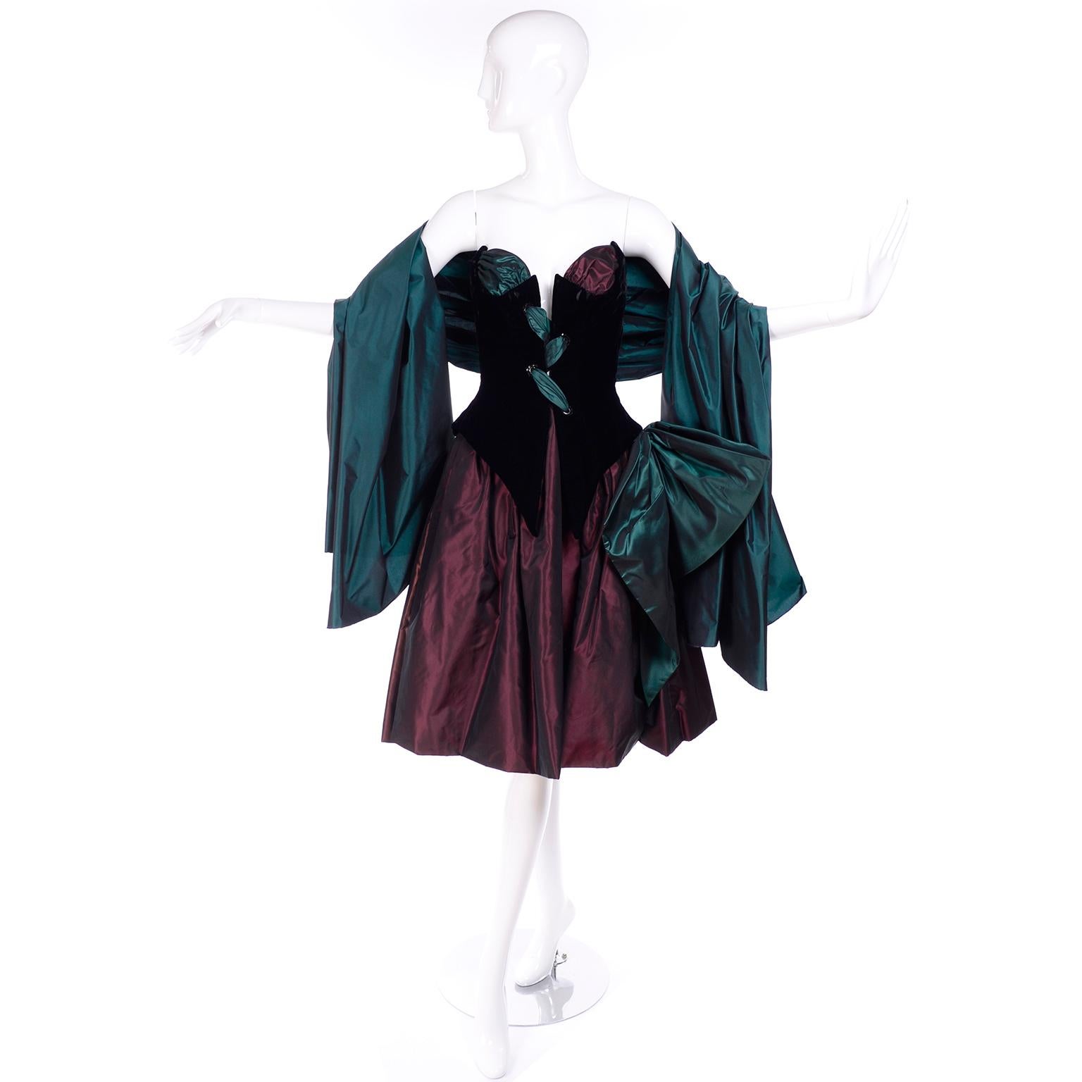 Bob Mackie - Robe corset et portefeuille vintage plongeante en velours et taffetas vert et vin en vente 4
