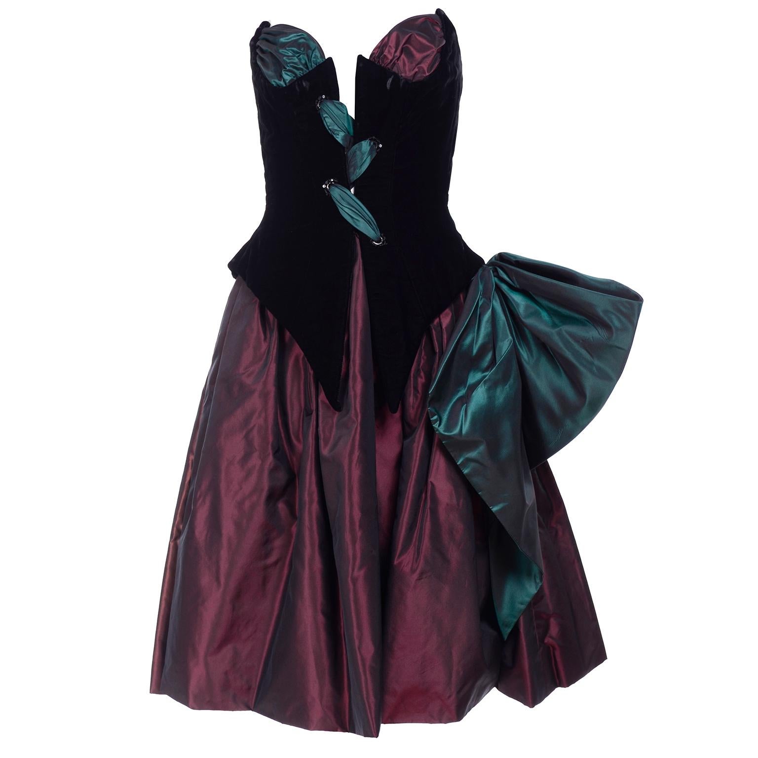 Bob Mackie - Robe corset et portefeuille vintage plongeante en velours et taffetas vert et vin en vente