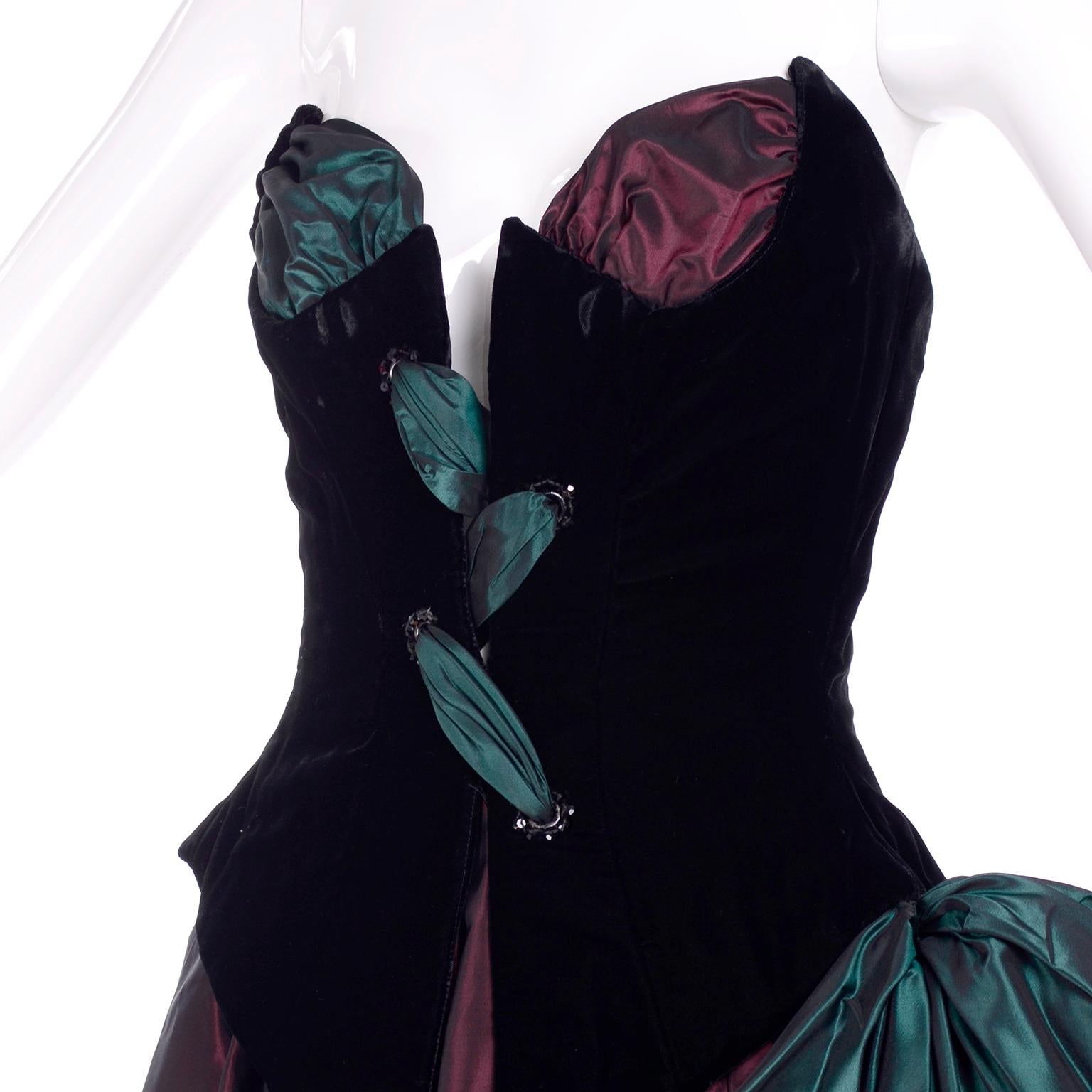 Bob Mackie - Robe corset et portefeuille vintage plongeante en velours et taffetas vert et vin en vente 14