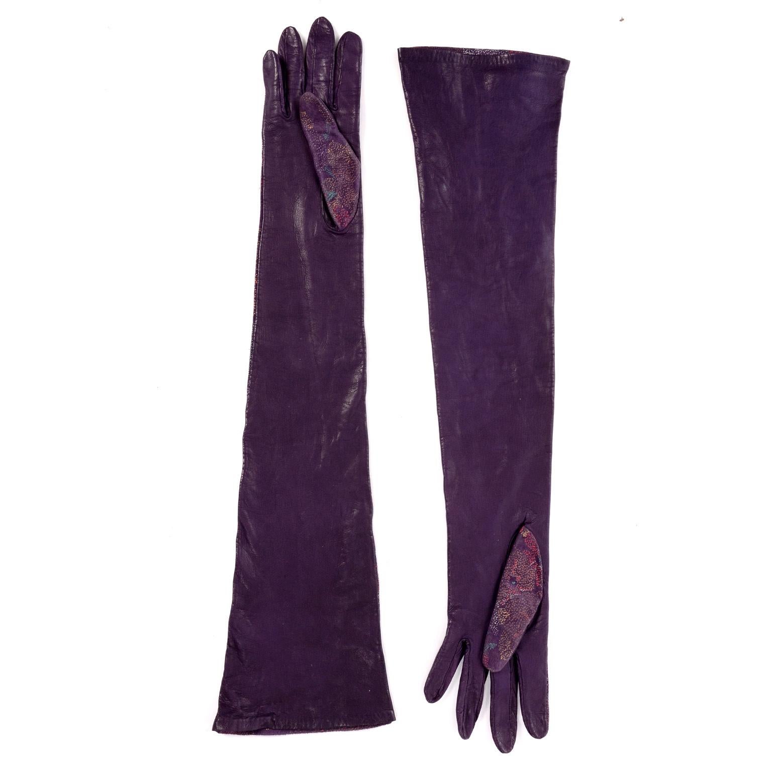 Carlos Falchi Vintage Long Purple Leather Gloves w/ Pointillism Style Flowers In Good Condition For Sale In Portland, OR