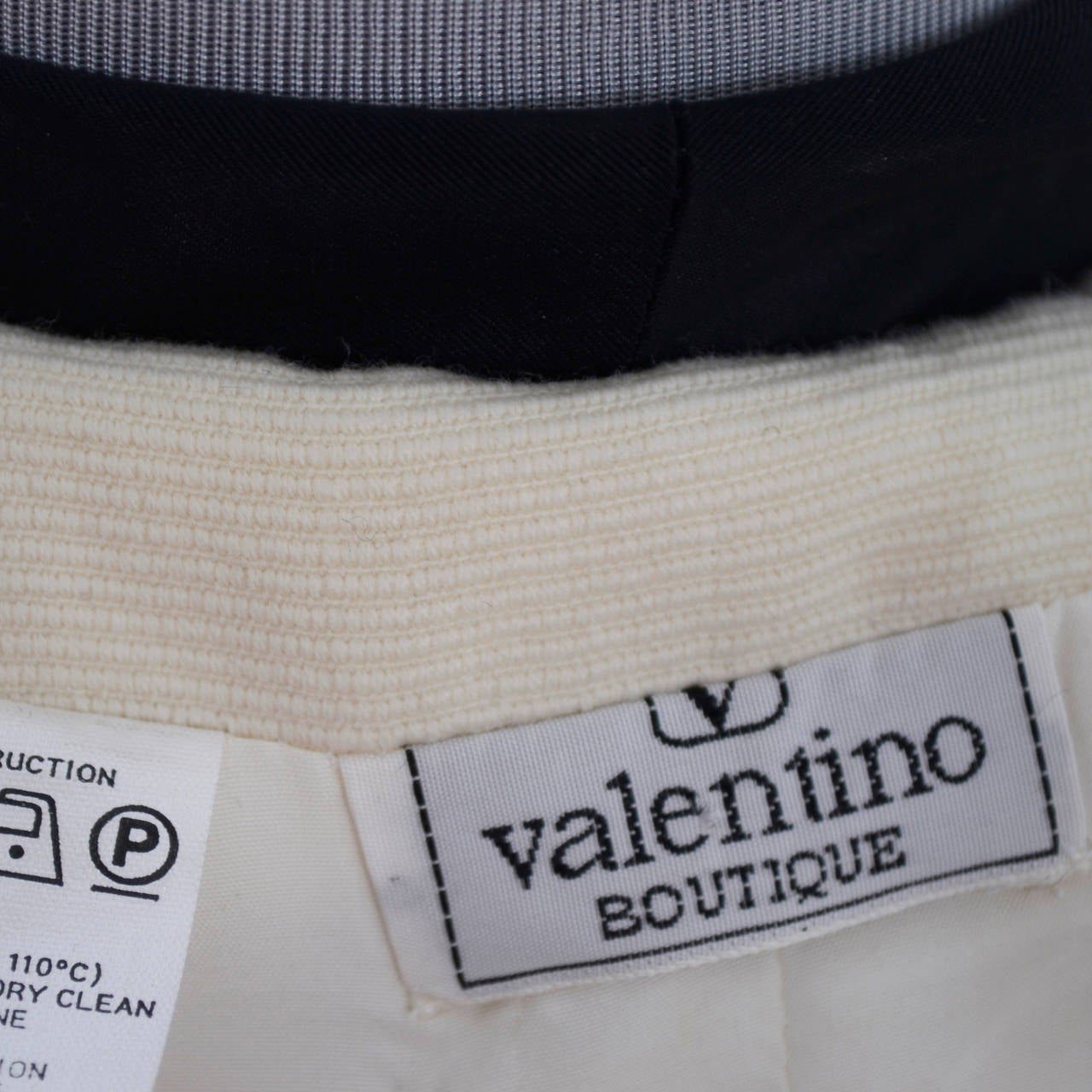 Vintage Valentino Winter White Wool Skirt Suit Black Silk Scarf Gold Buttons  In Excellent Condition In Portland, OR