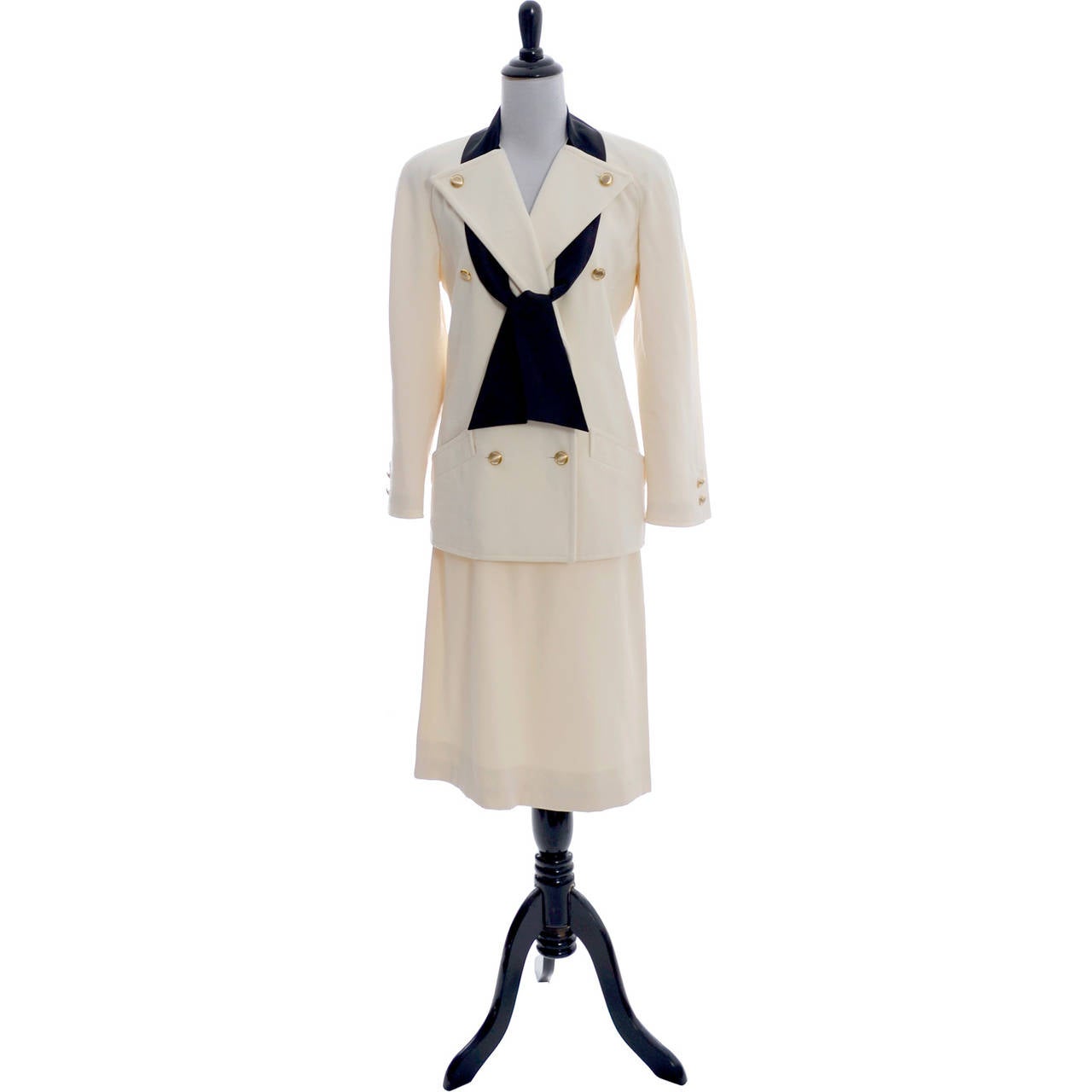 This is such a nice Valentino Boutique Vintage 2 piece suit! This suit is in a finely ribbed cream with gold tone buttons and a pretty black silk scarf that can be tied in a number of different ways. The blazer has pockets and shoulder pads and the