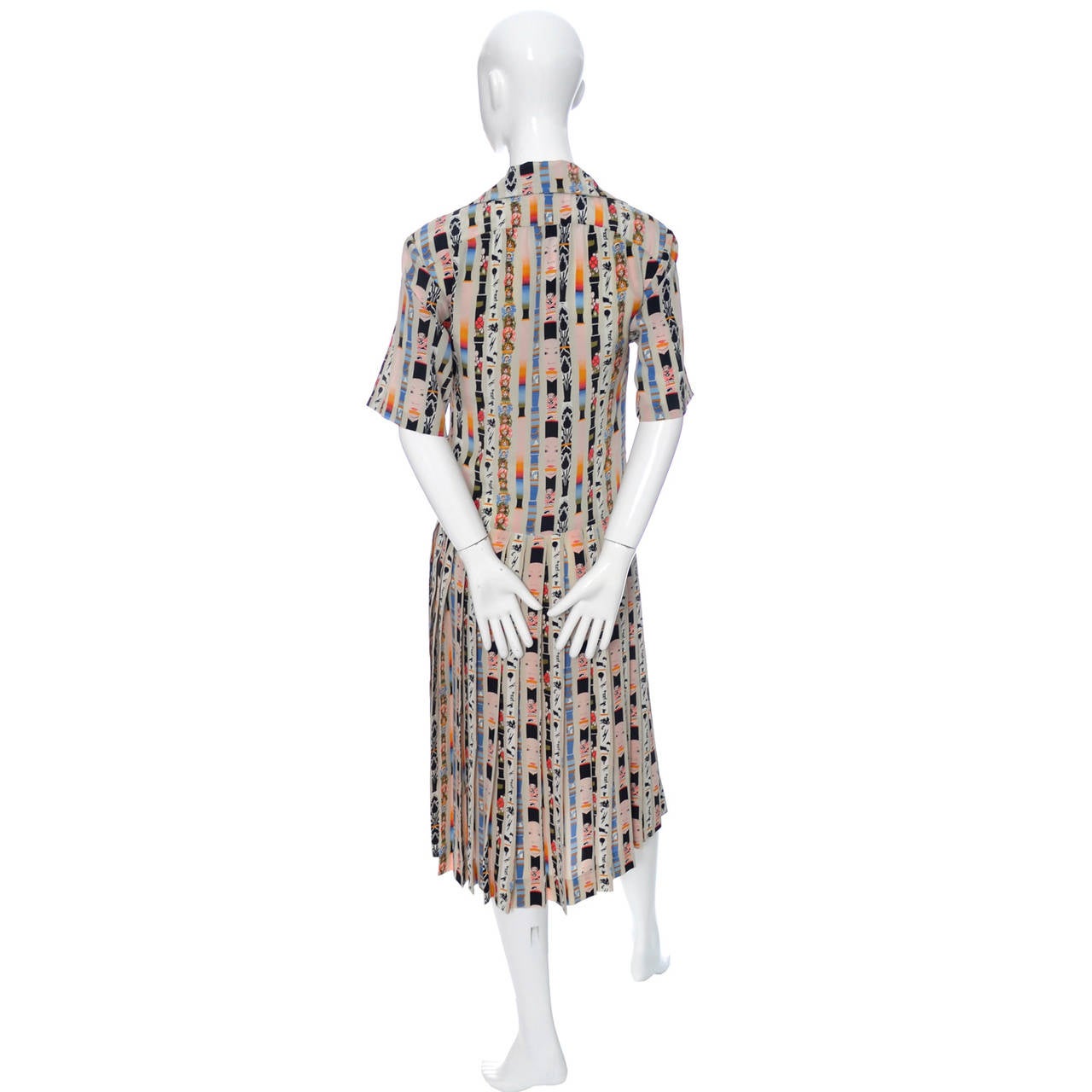 1970s Vintage Dress Loewe Spain Novelty Print Silk Doll Faces Drop Waist 4