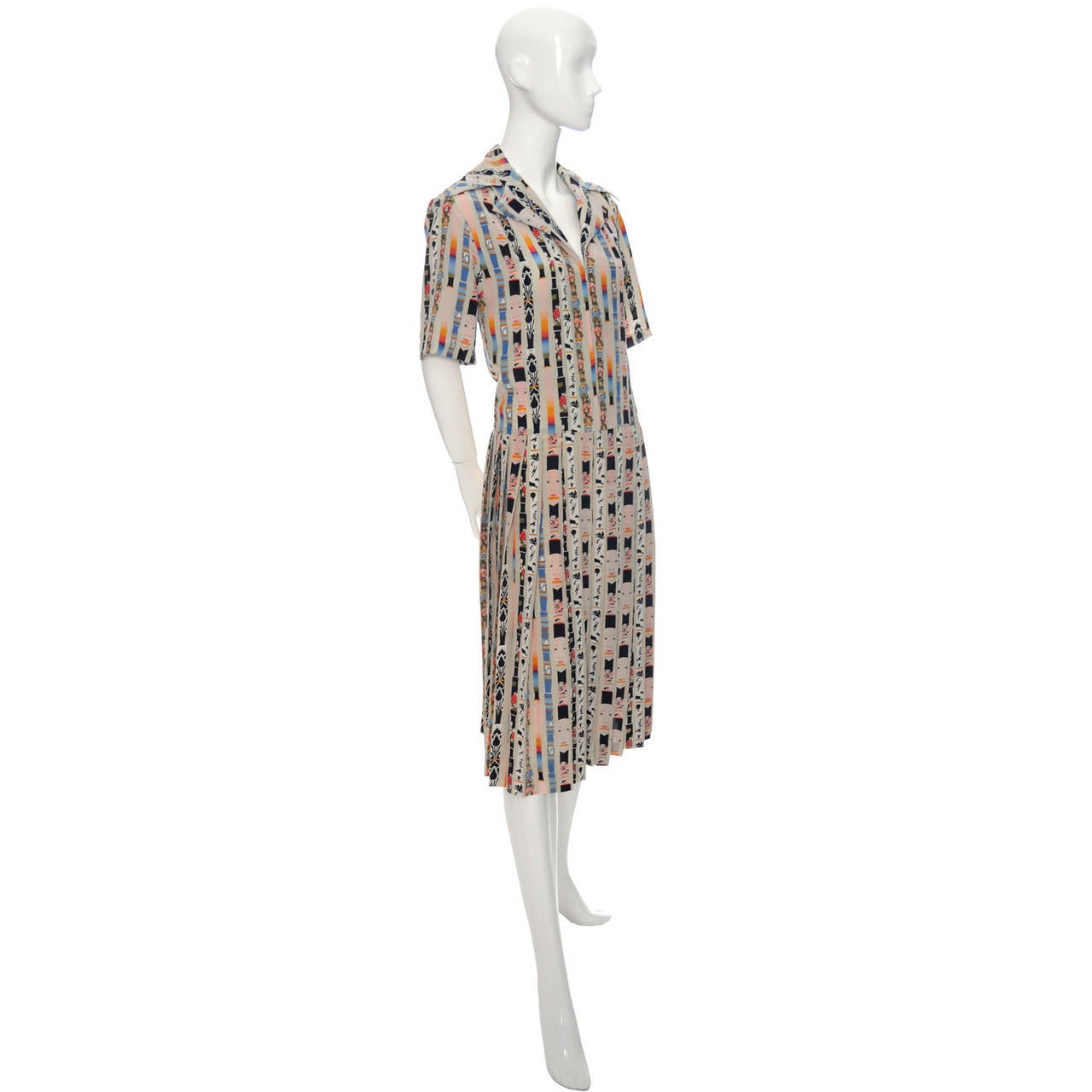 1970s Vintage Dress Loewe Spain Novelty Print Silk Doll Faces Drop Waist In Excellent Condition In Portland, OR