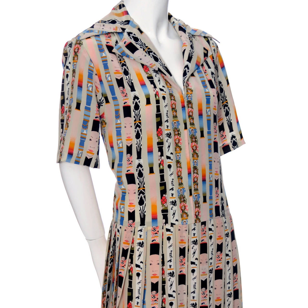 1970s Vintage Dress Loewe Spain Novelty Print Silk Doll Faces Drop Waist 3