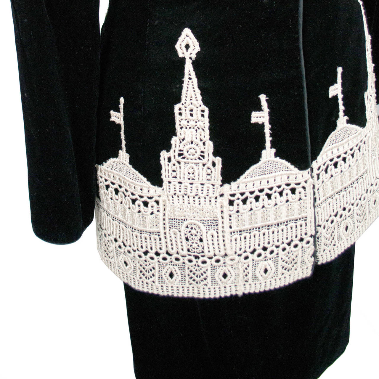 Women's Valentino Boutique Black Silk Velvet Skirt Suit Figural Lace City Skyline