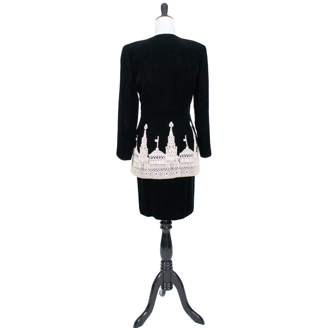 Valentino Boutique Black Silk Velvet Skirt Suit Figural Lace City Skyline In Excellent Condition In Portland, OR