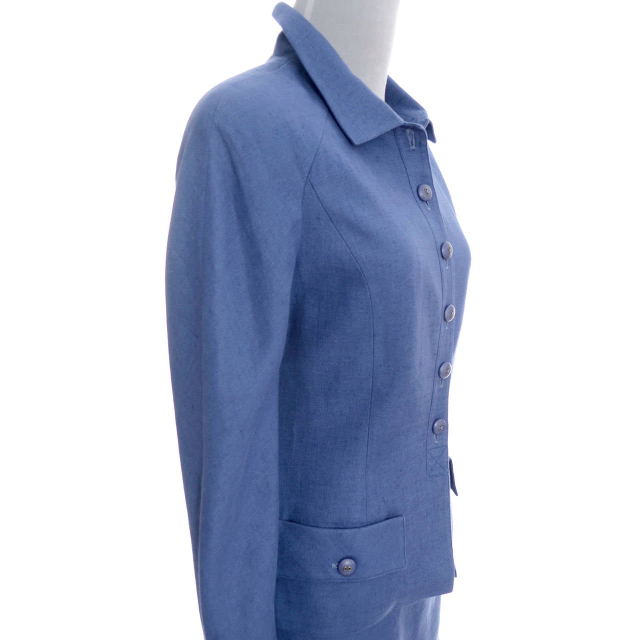 Violet Valentino Boutique - Tailleur jupe en lin bleu vintage en vente