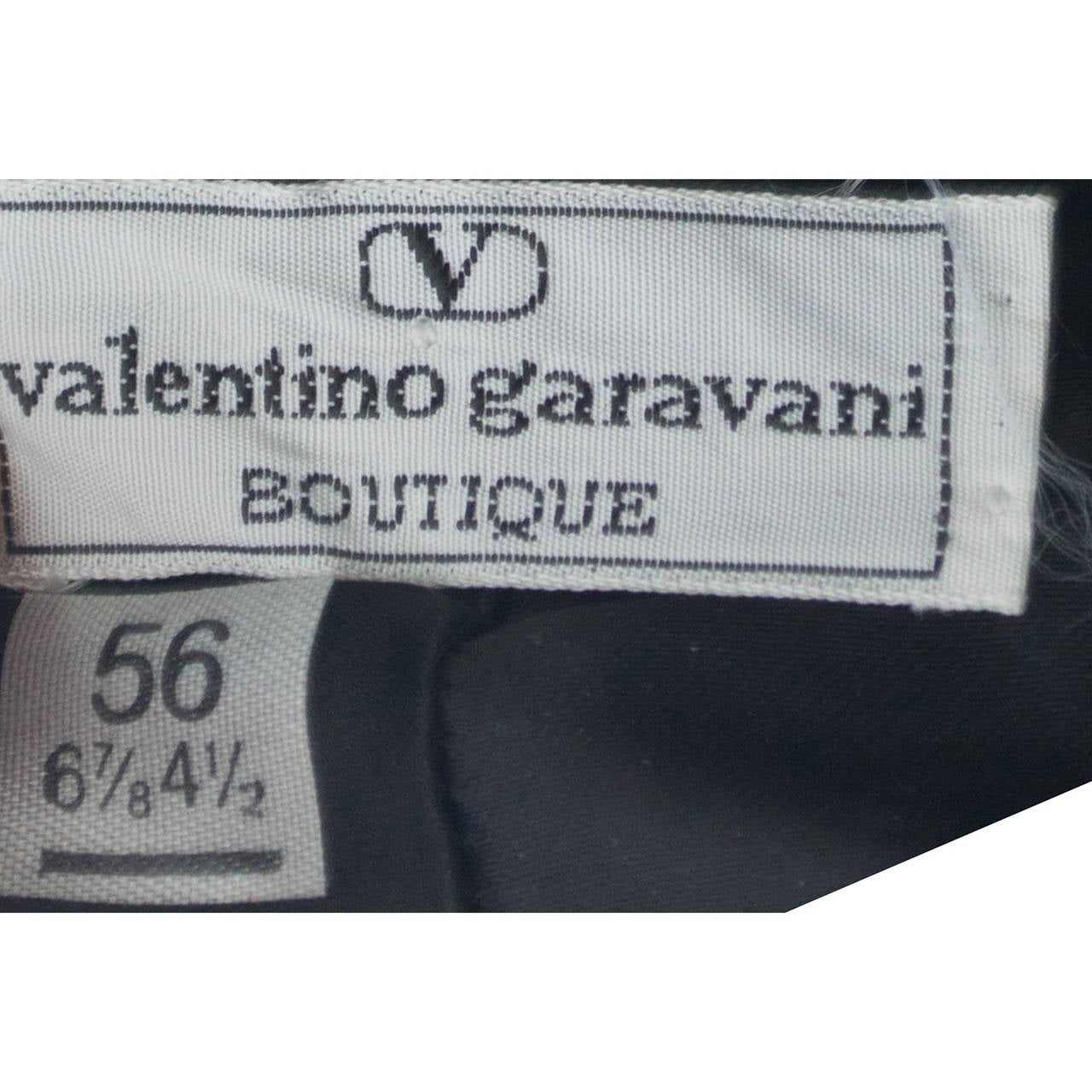 Valentino Garavani Boutique Vintage-Hut mit seltener Kapuze aus schwarzem Samt im Vintage-Stil im Angebot 1