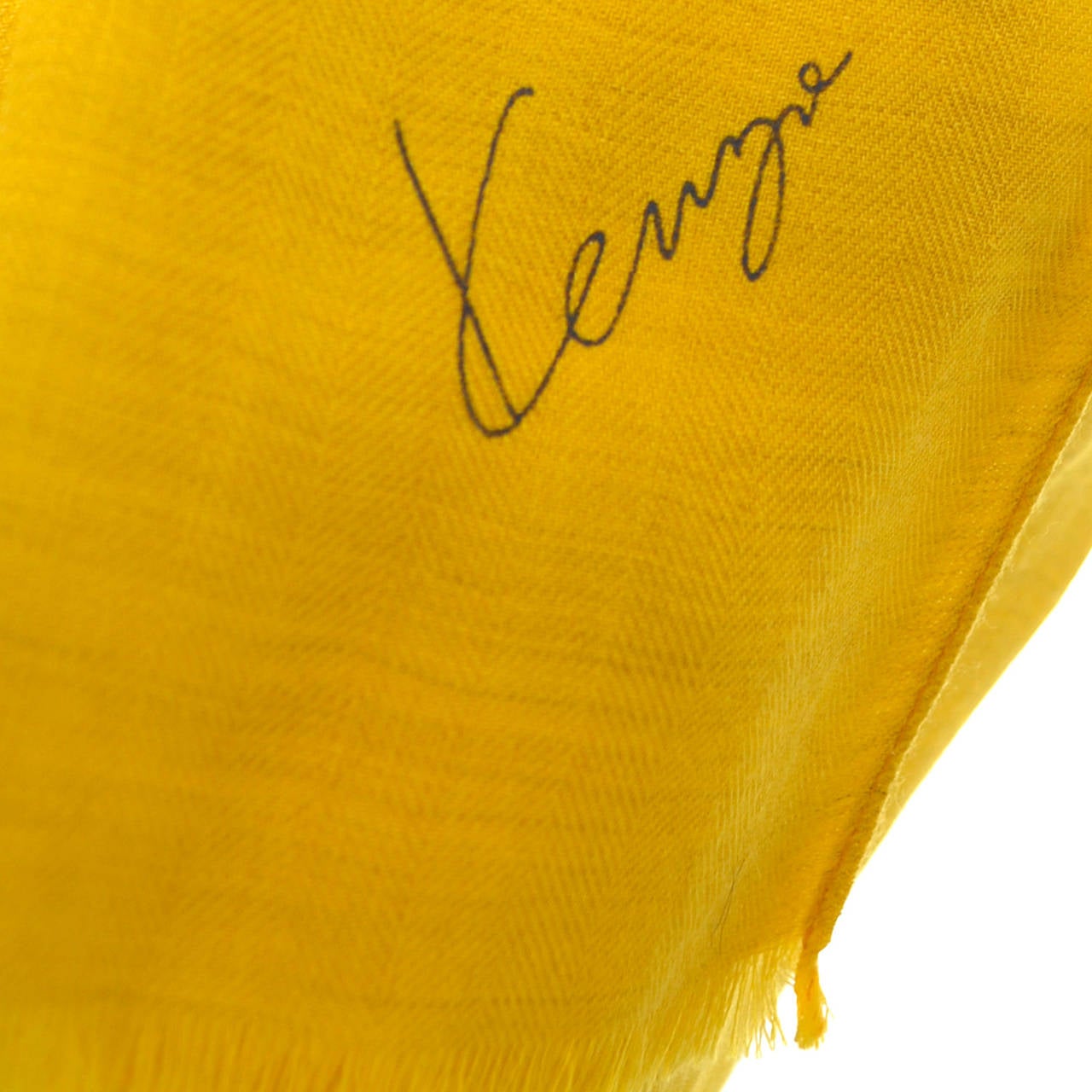 Jaune Kenzo Paris - Écharpe vintage en laine jaune moutarde avec logo caractéristique, 203 cm de long en vente