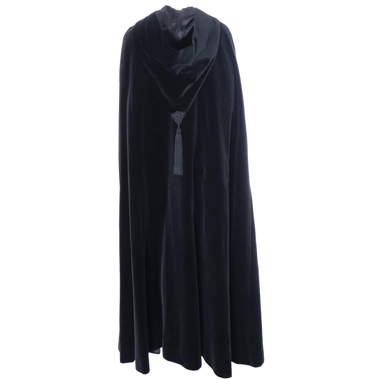 YSL Yves Saint Laurent Rive Gauche Vintage Opera Cape Hooded Black Velvet In Excellent Condition In Portland, OR