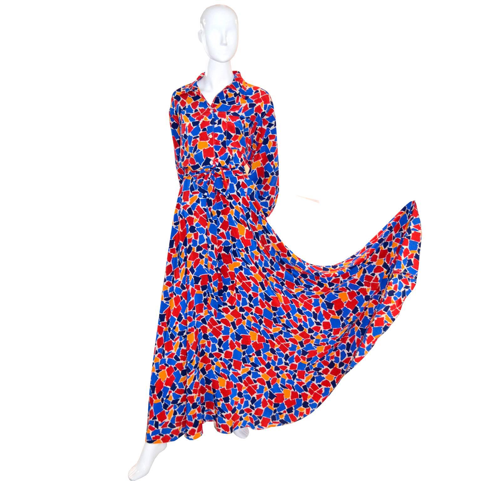 Dies ist eine fabelhafte mehrfarbige Seide drucken YSL Vintage 3 Stück Kleid:: das eine lange:: fließende:: volle Rock mit einer Schärpe und eine passende luxuriöse Seidenbluse umfasst.  Das Outfit befindet sich in einem ausgezeichneten::