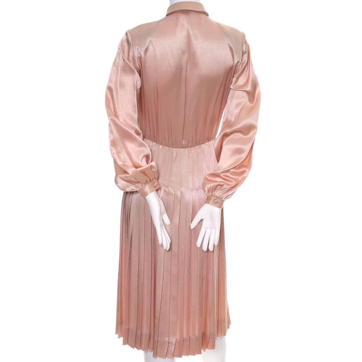 Women's Albert Nipon 1970s Pleated Peach Pink Slipper Satin Vintage Dress