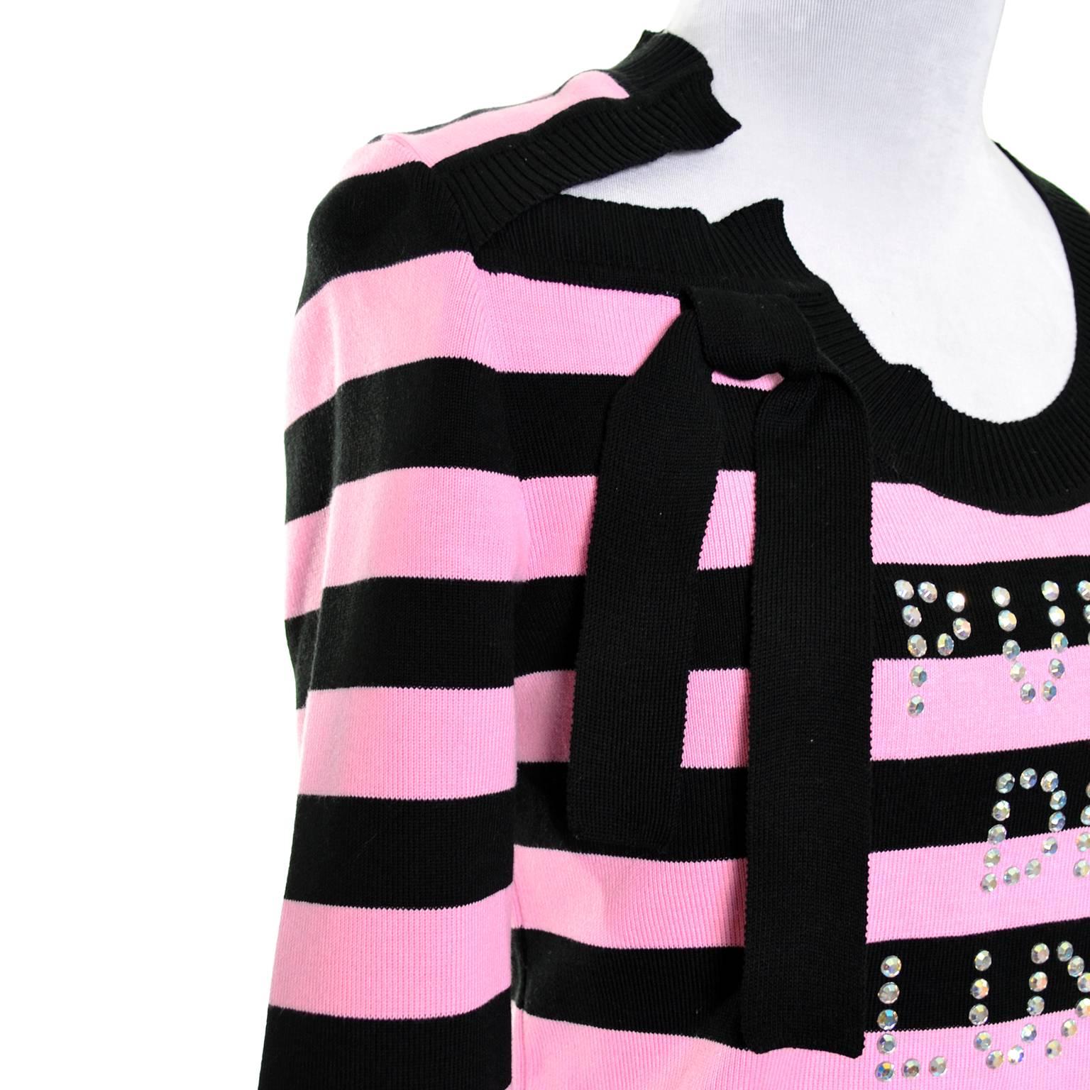 Ikonisches Vintage Sonia Rykiel Pull de Luxe gestreiftes Pullover-Oberteil mit Strass M/L (Pink) im Angebot