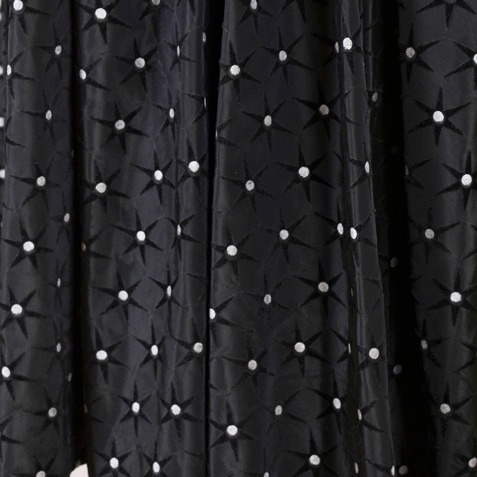 1950s Vintage Dress Black Velvet w/ Black and Silver Starbursts Full Skirt  In Good Condition In Portland, OR