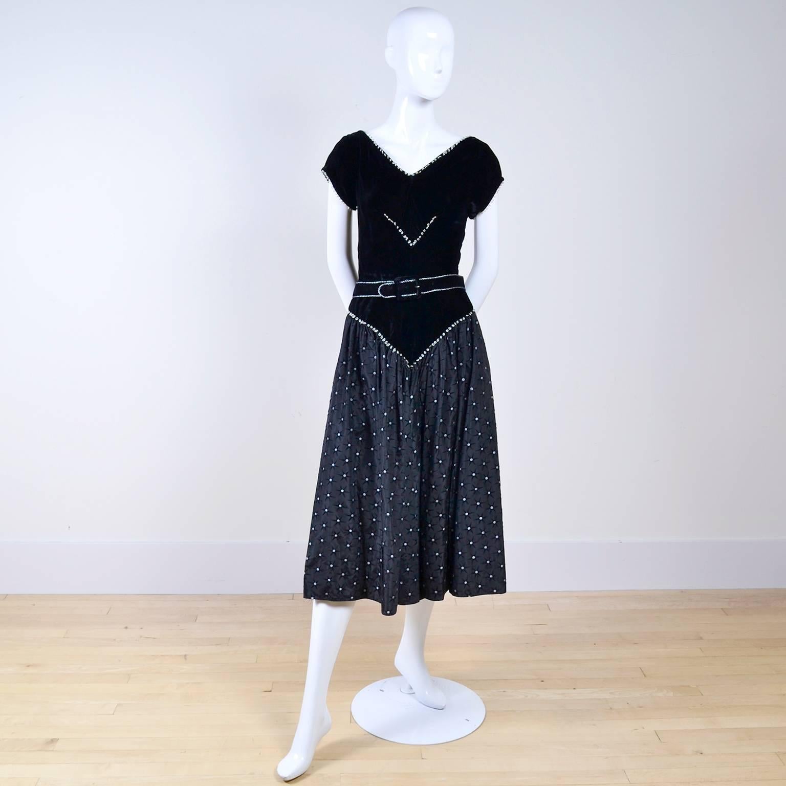 1950s Vintage Dress Black Velvet w/ Black and Silver Starbursts Full Skirt  1
