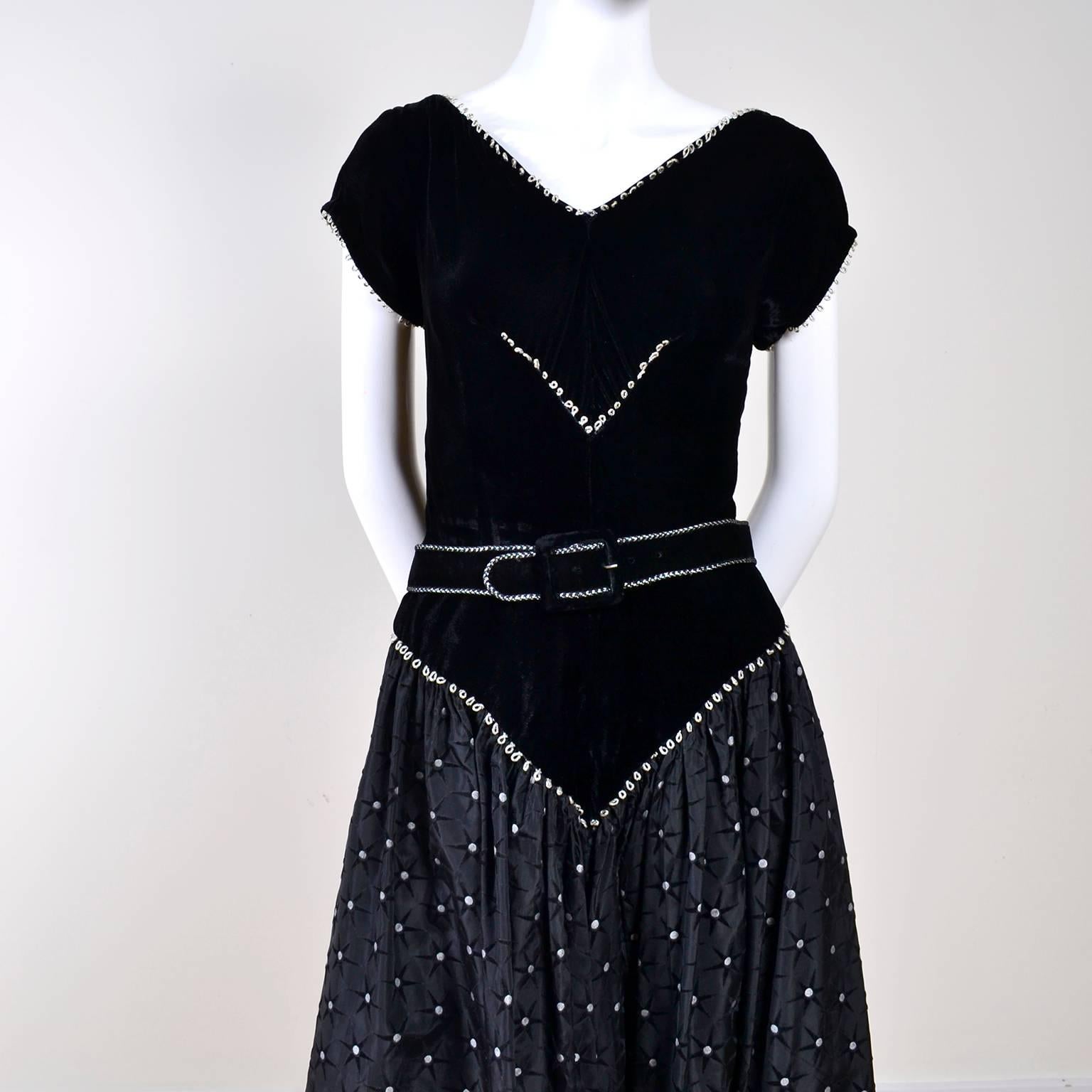 1950s Vintage Dress Black Velvet w/ Black and Silver Starbursts Full Skirt  3