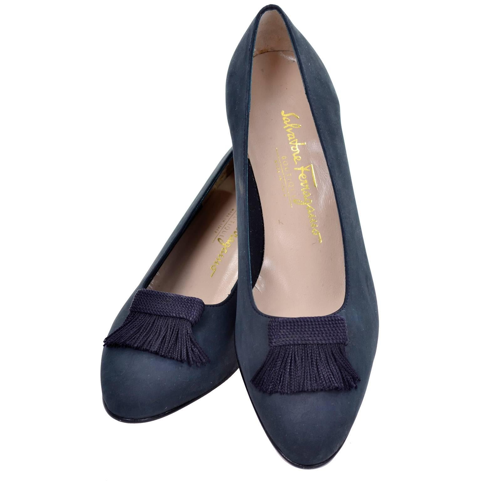 New Vintage Ferragamo Shoes in Navy Blue Suede with Fringed