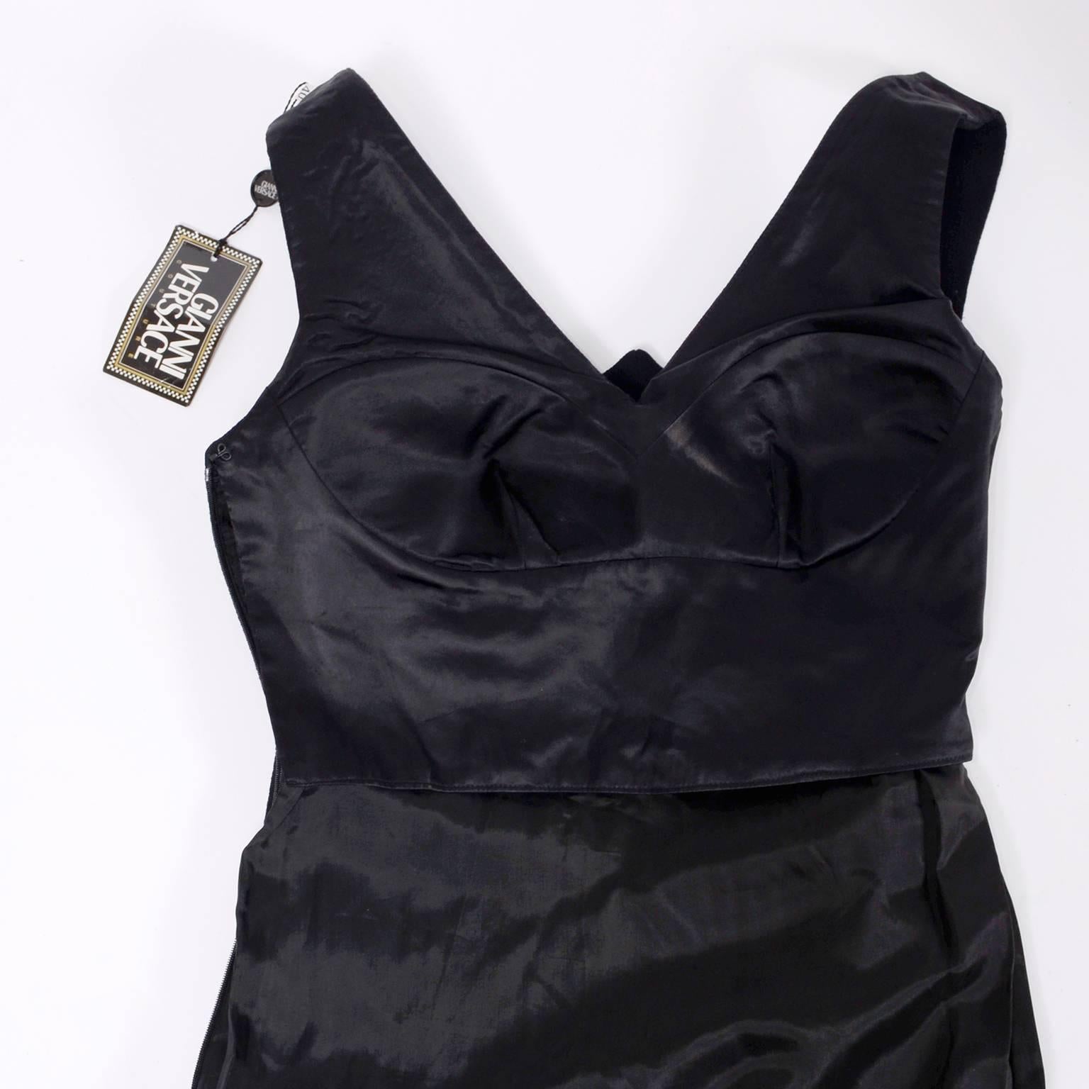 Deadstock Neu mit Etiketten Gianni Versace Couture Vintage Kleines schwarzes Vintage-Kleid 1995/96 Damen im Angebot