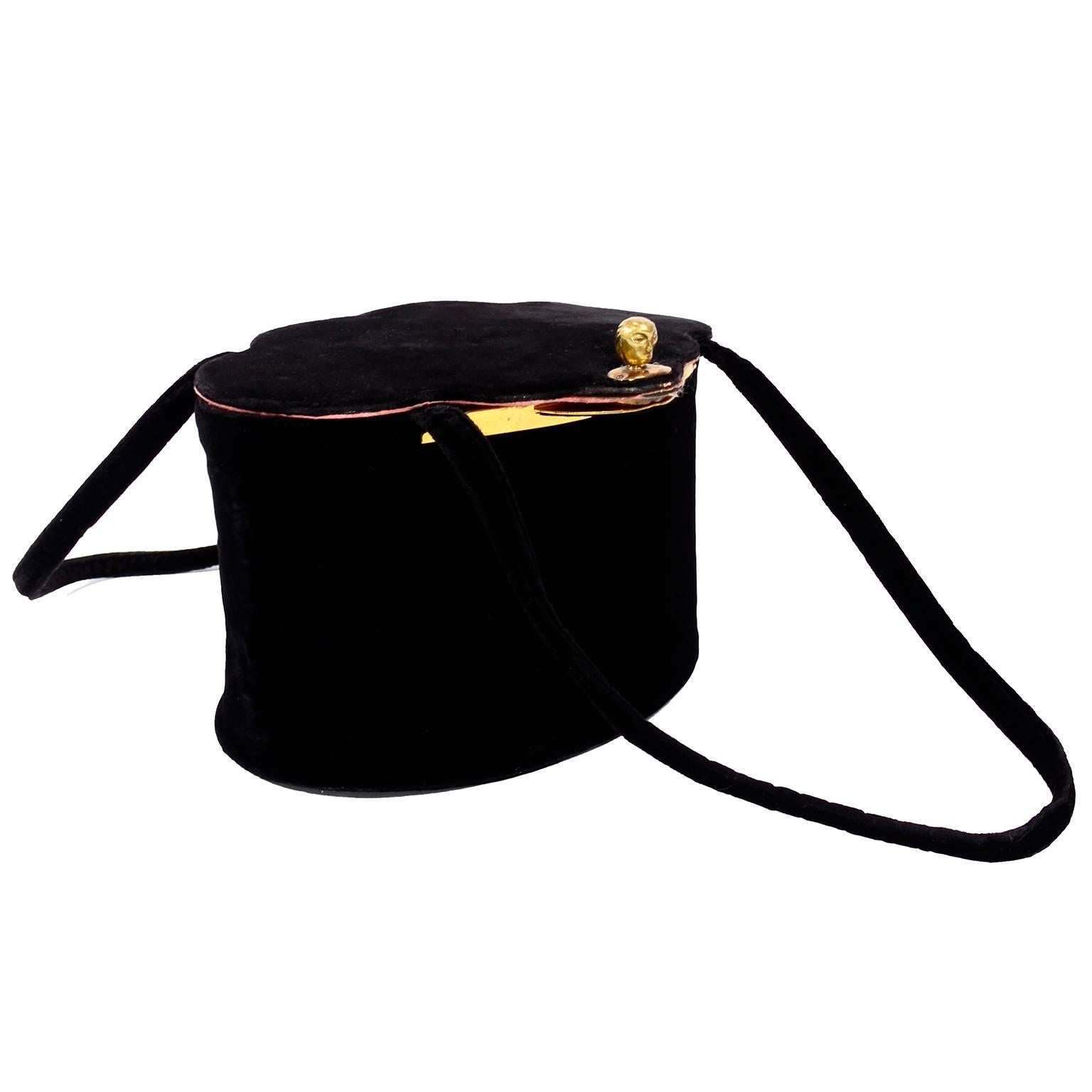 1940s Rare Collapsible Koret Vintage handbag in Black Velvet w Unique Face Clasp 8