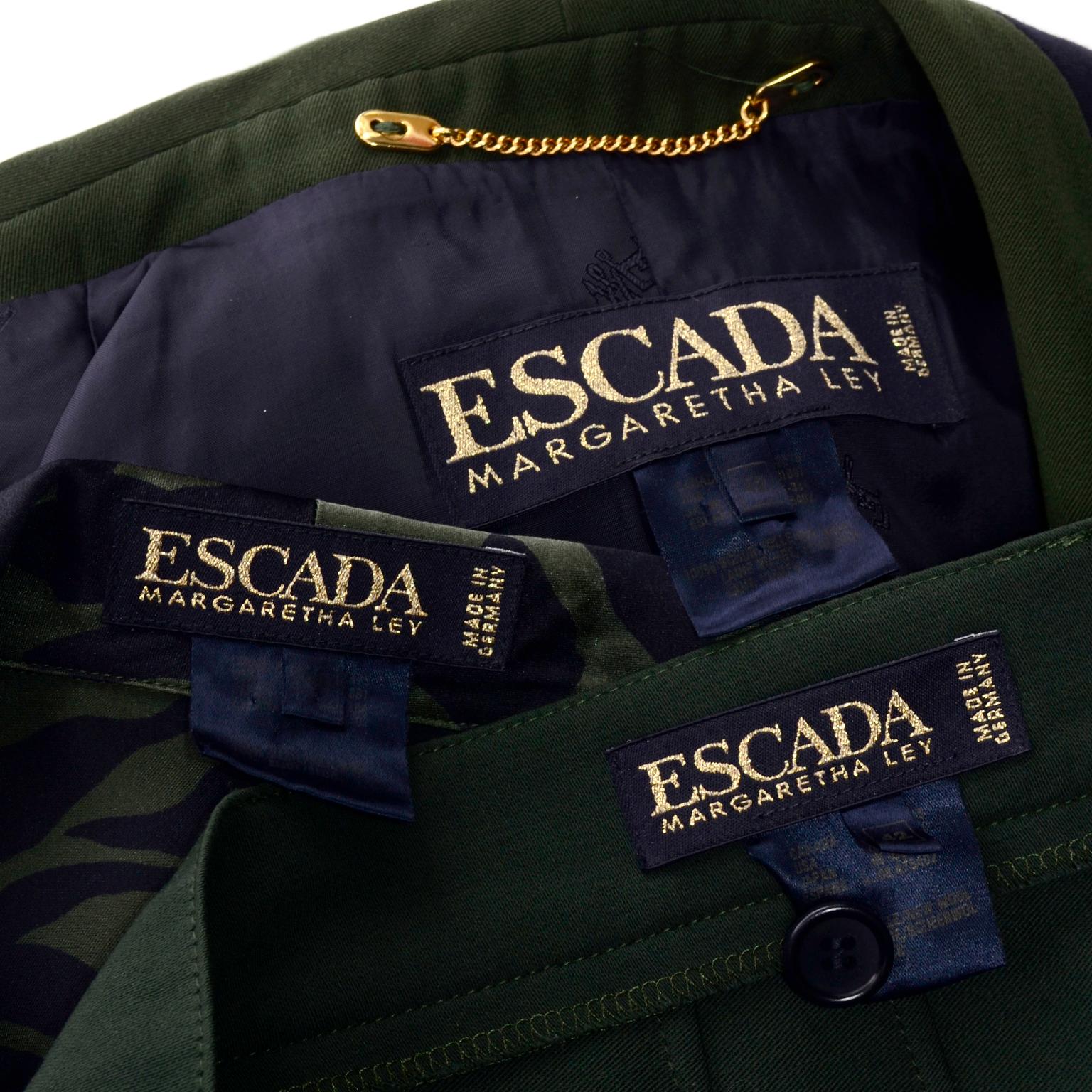 Costume pantalon 3 pièces Escada bleu marine et vert et chemisier en soie imprimé animal, années 1980 en vente 12