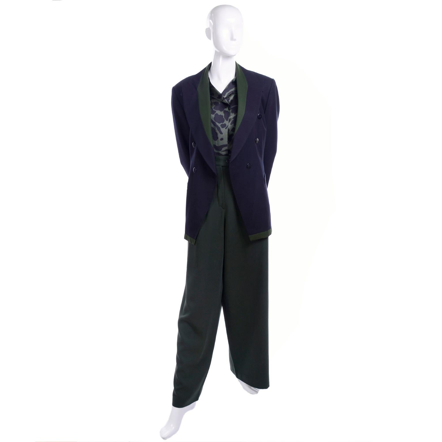 Costume pantalon 3 pièces Escada bleu marine et vert et chemisier en soie imprimé animal, années 1980 en vente 13