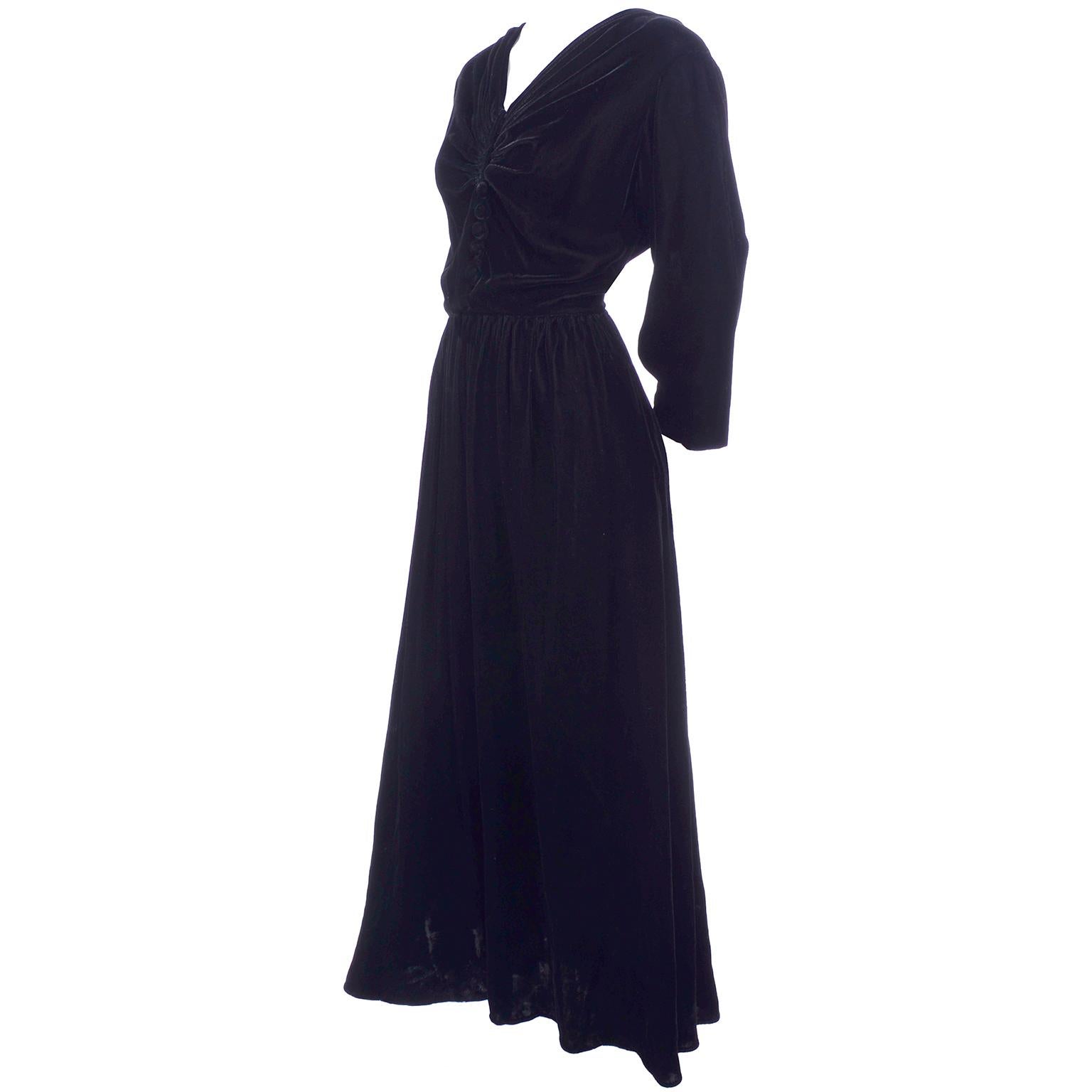 Vintage 1940s Black Velvet Evening Dress or Hostess Gown In Good Condition For Sale In Portland, OR